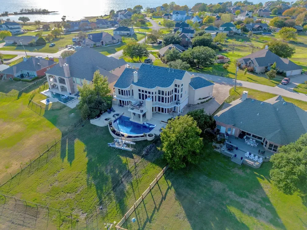 Gorgeous lakeside home with pool