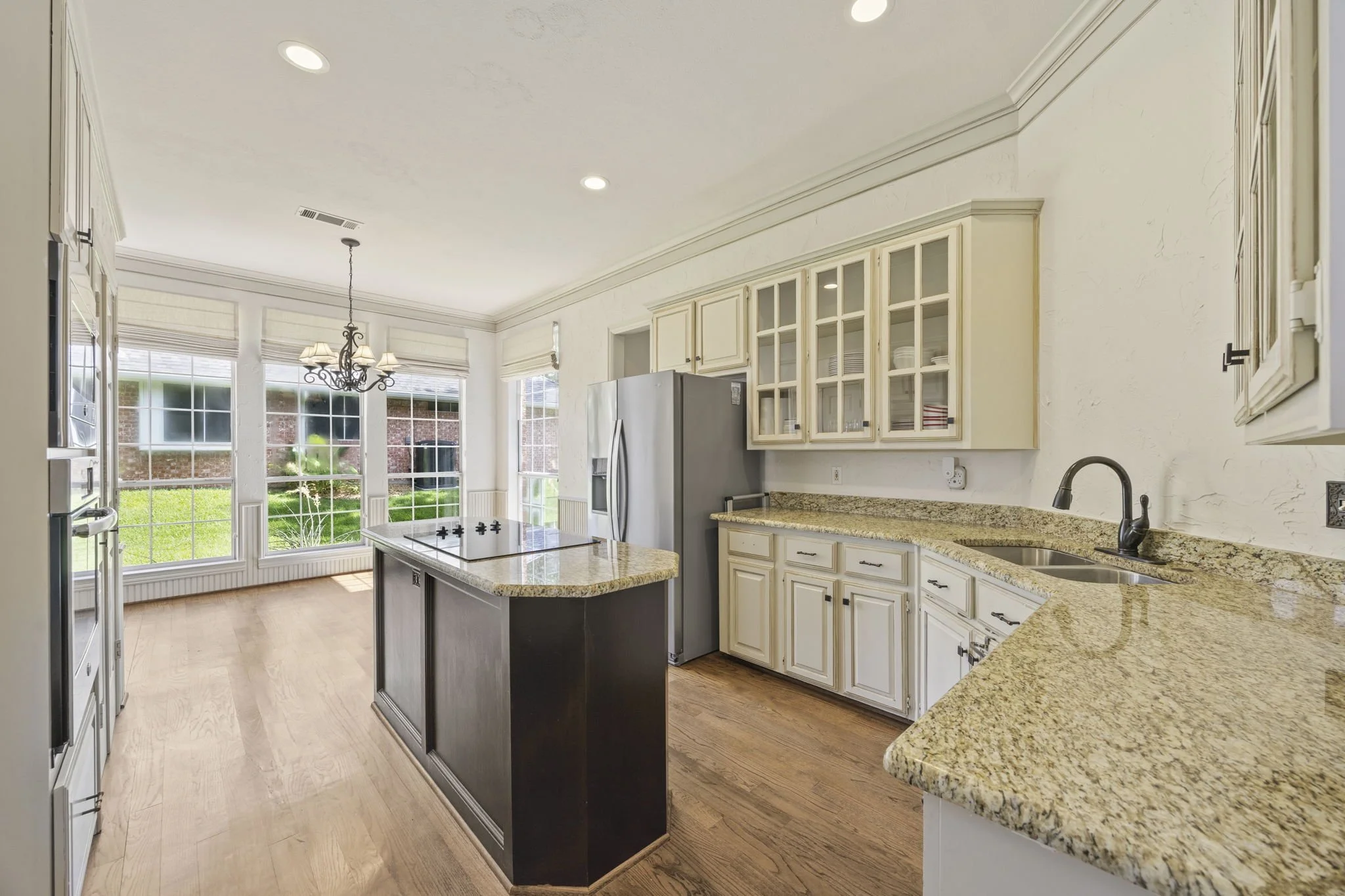 8-web-or-mls-2958-oak-dr.jpg