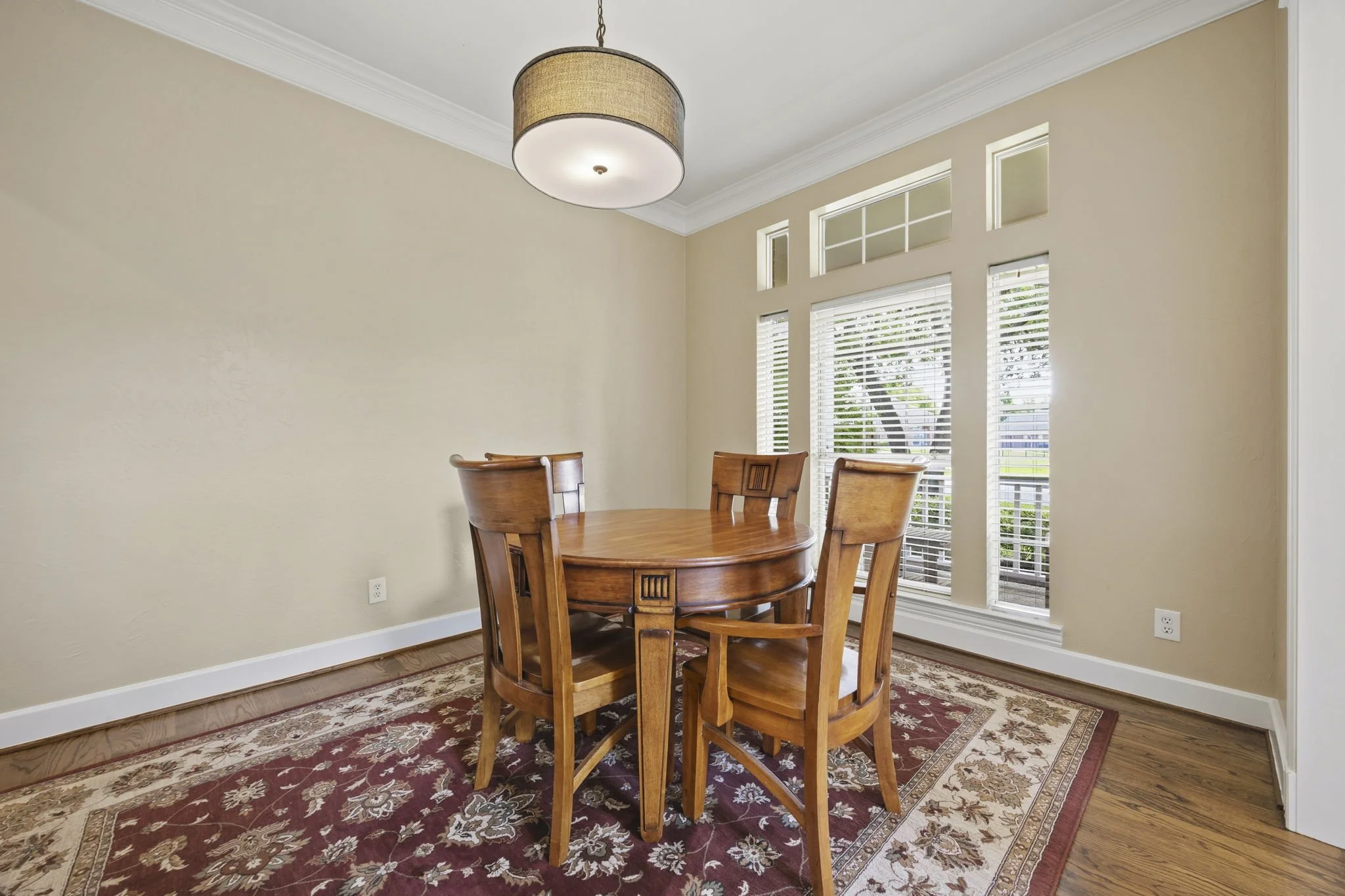 6-web-or-mls-2958-oak-dr.jpg