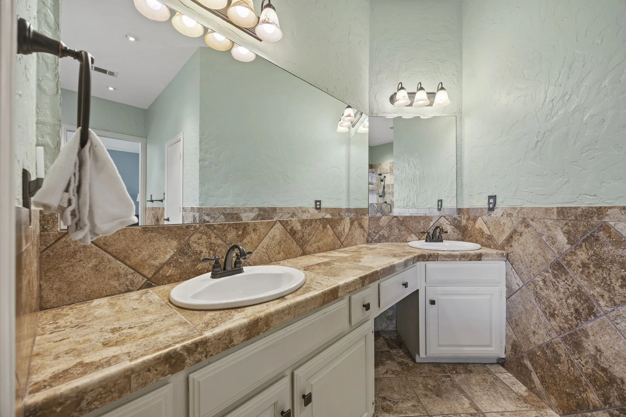 22-web-or-mls-2958-oak-dr.jpg