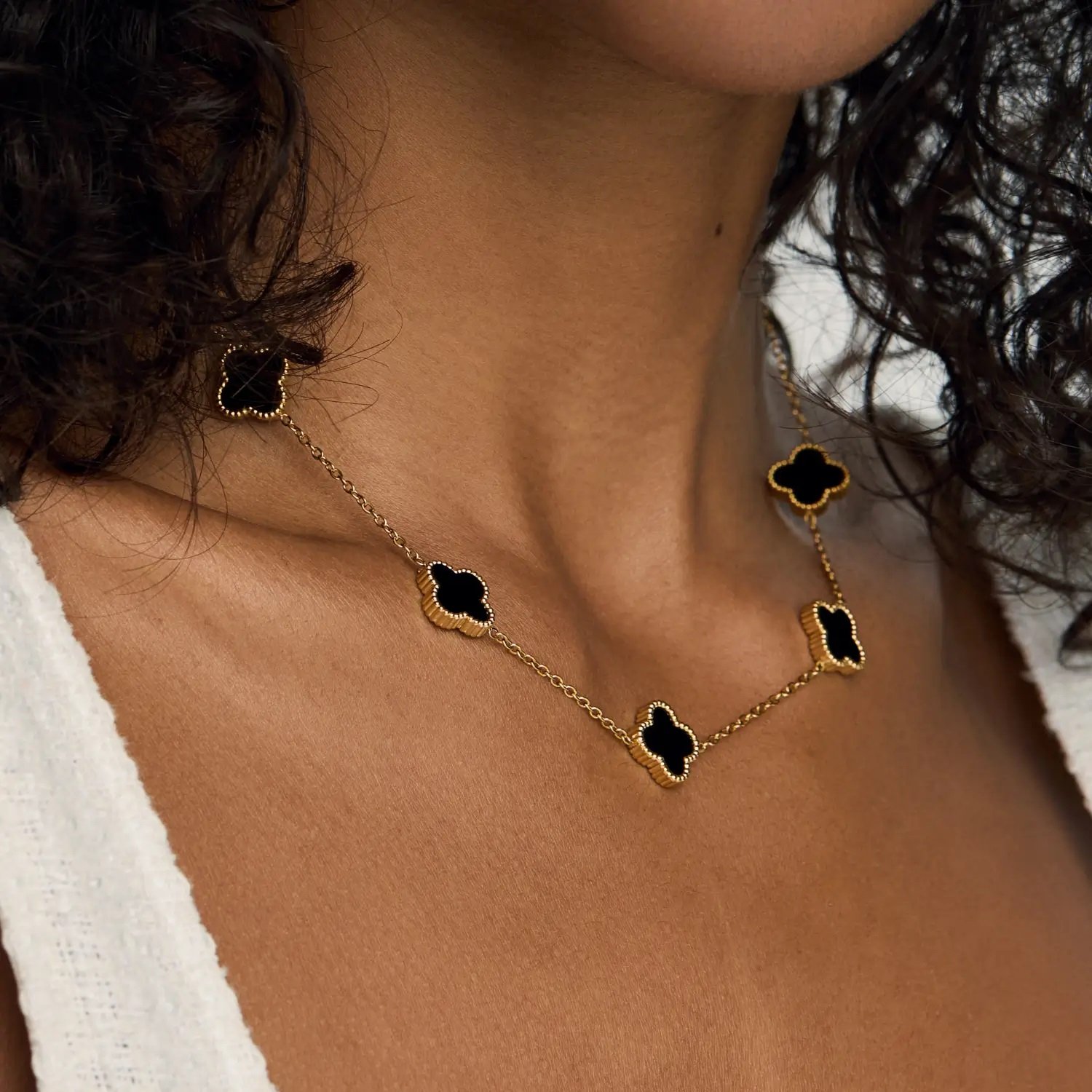 Colar_de_Trevo_Preto_Banhado_em_Ouro_18k_6.jpg