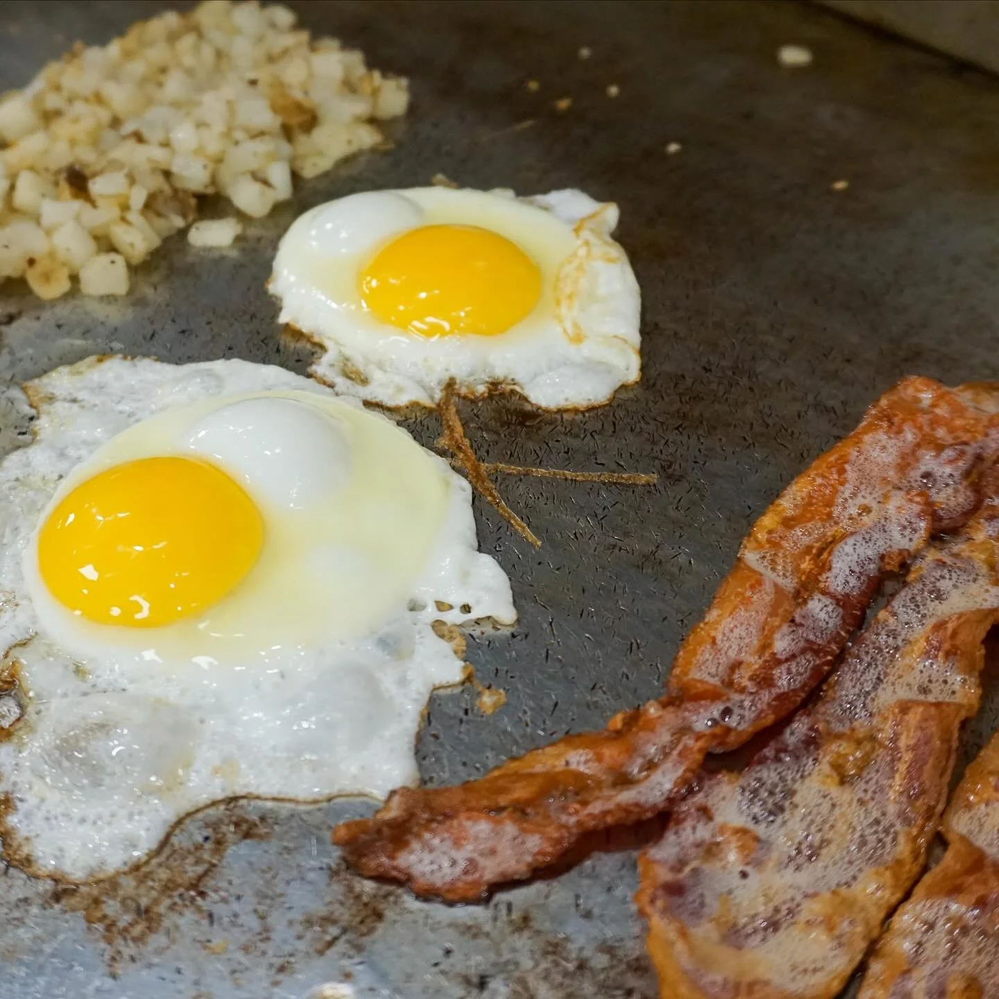 Our eggs are always made to order! If you see Glenn in the back making your breakfast give him a wave. He takes pride in serving fresh and hot meals to you all🍳