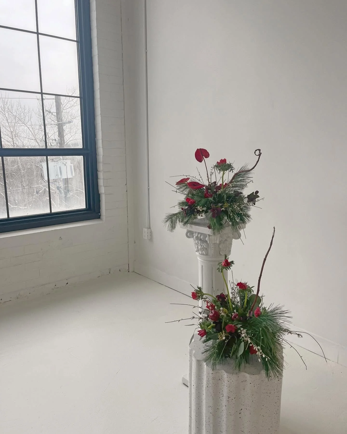 Little behind the scenes of yesterday photo session with @brickwallphotography 

Can&rsquo;t wait for full pictures 😉

#photostyling  #photoshoot #winterarrangement