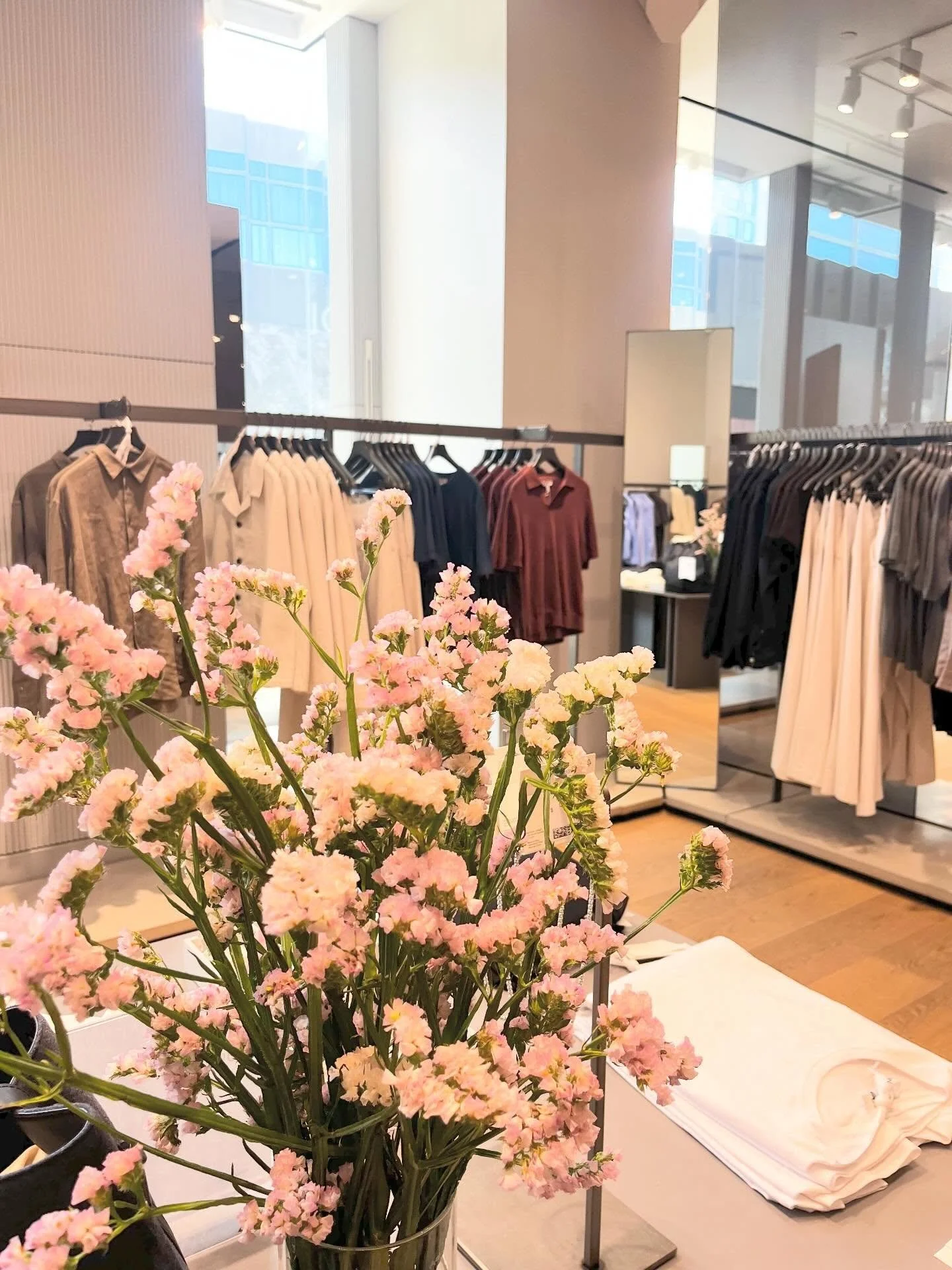 For @cosstores 

A quiet, tonal moment in-store.

The new collection plays with texture and shape in a way that feels very COS.

I chose peach statice to bring in a soft layer &mdash; light, airy, slightly undone. It adds just enough warmth against t