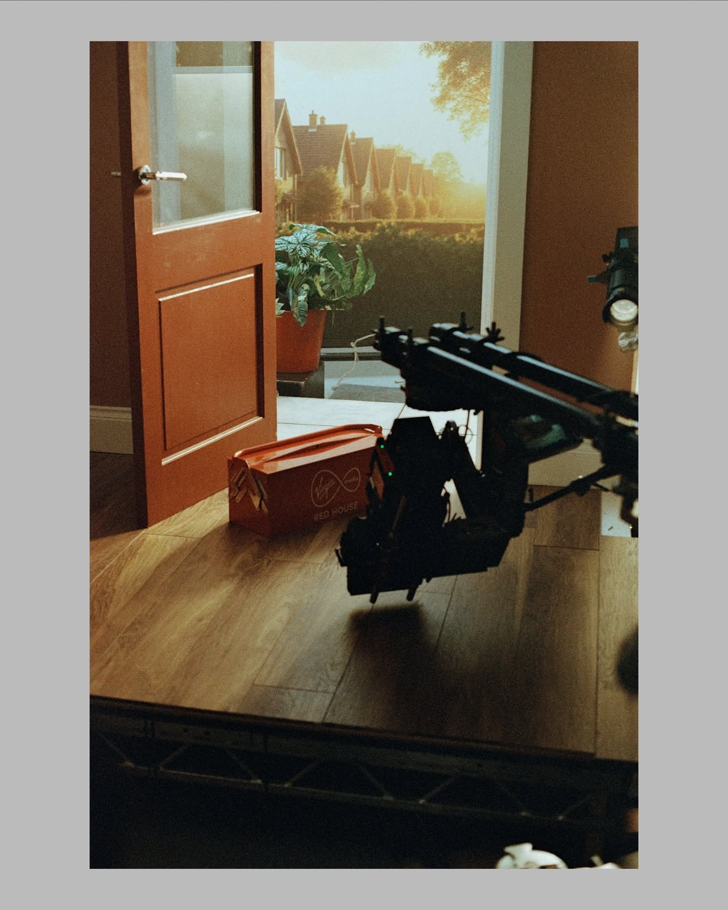 Virgin Media x &lsquo;Critters&rsquo;. Ireland TVC Behind the Scenes. 

Really nice to return to some more tabletop work. Live action puppetry can be really technical at times and needs fast turnarounds from the camera dept. 

We were using the Centu