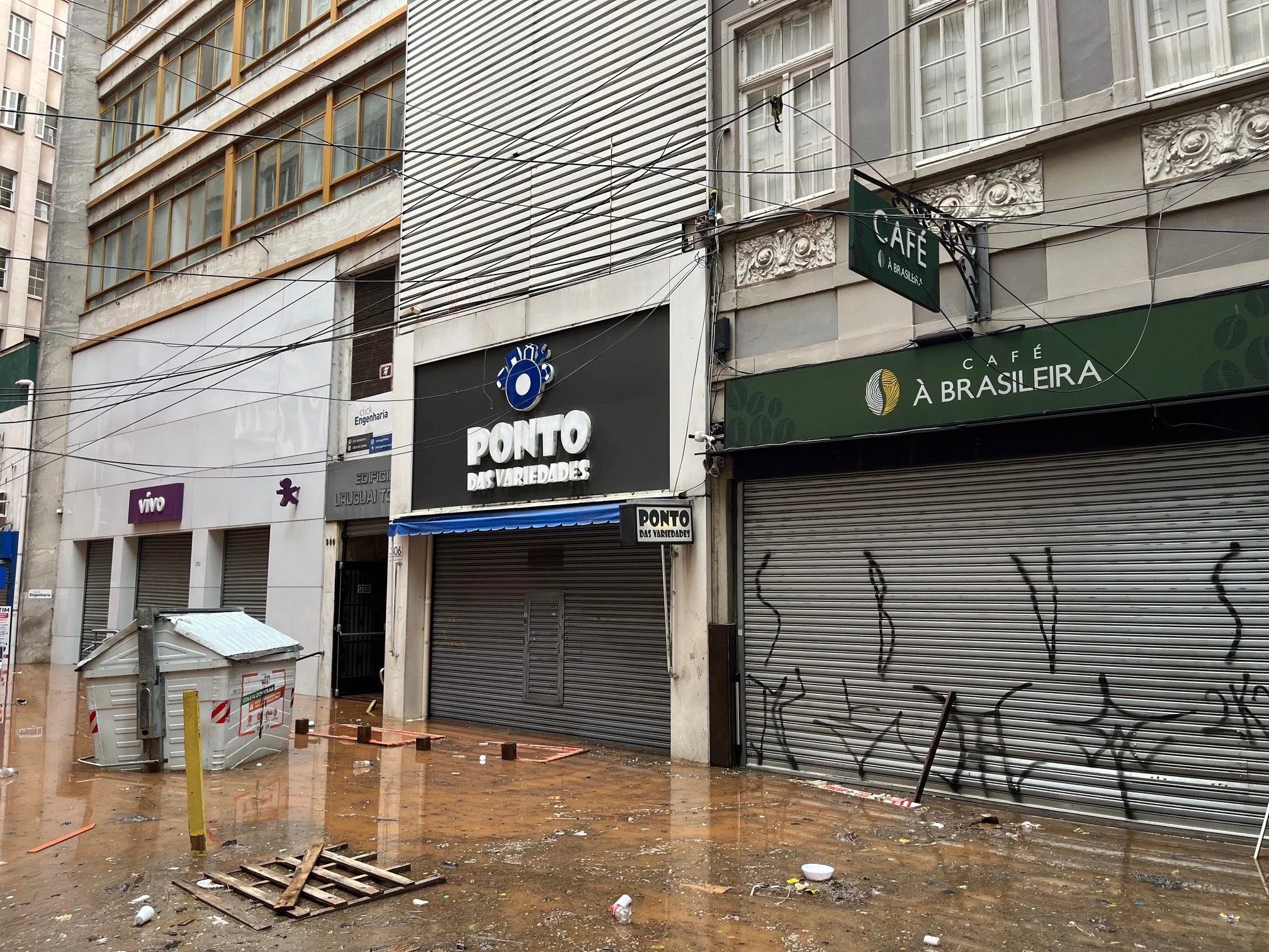 2024 O café A Brasileira na enchente.jpeg