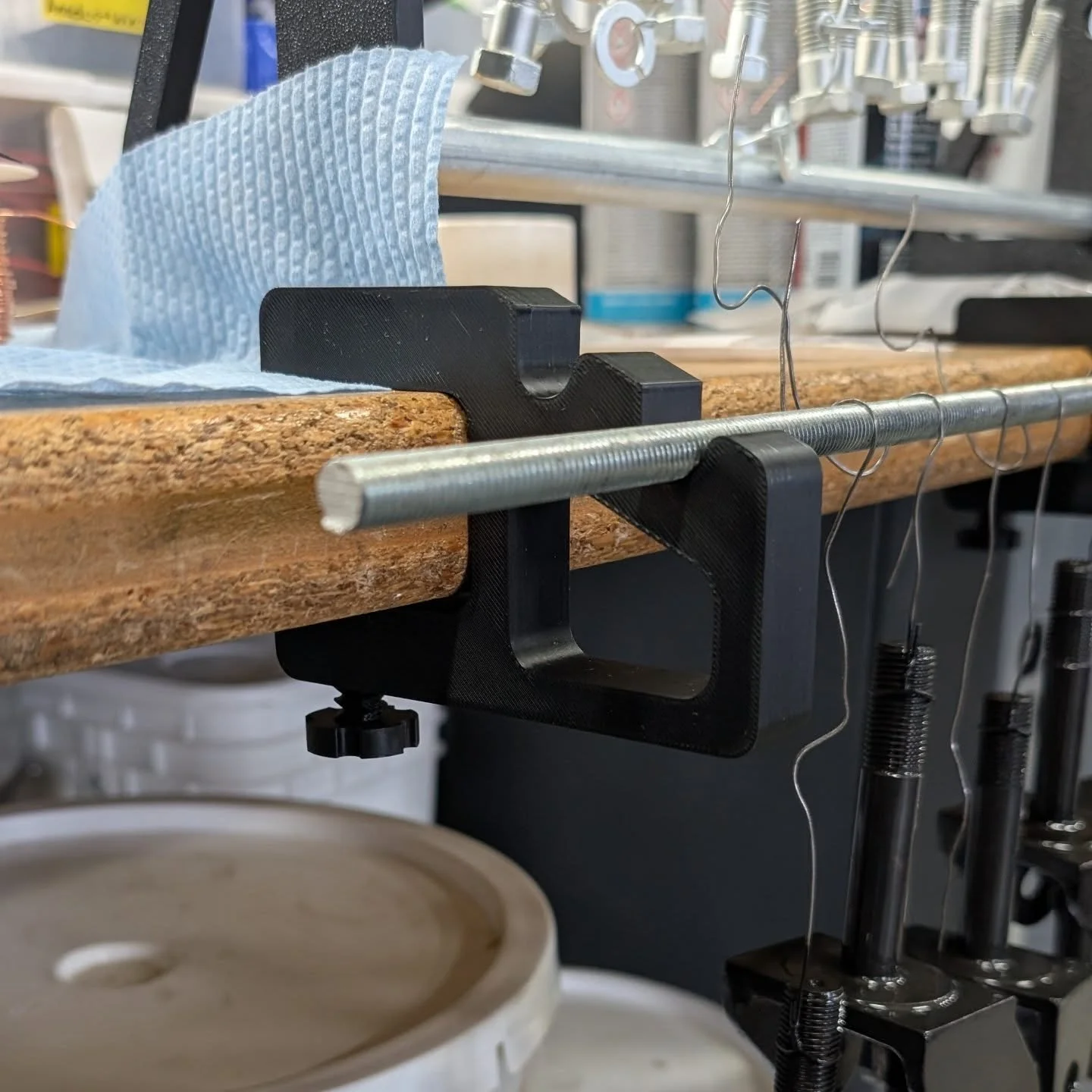 Simple little clamp for hanging some parts

Check bio to get it yourself

#3dprinting #tools #fdm