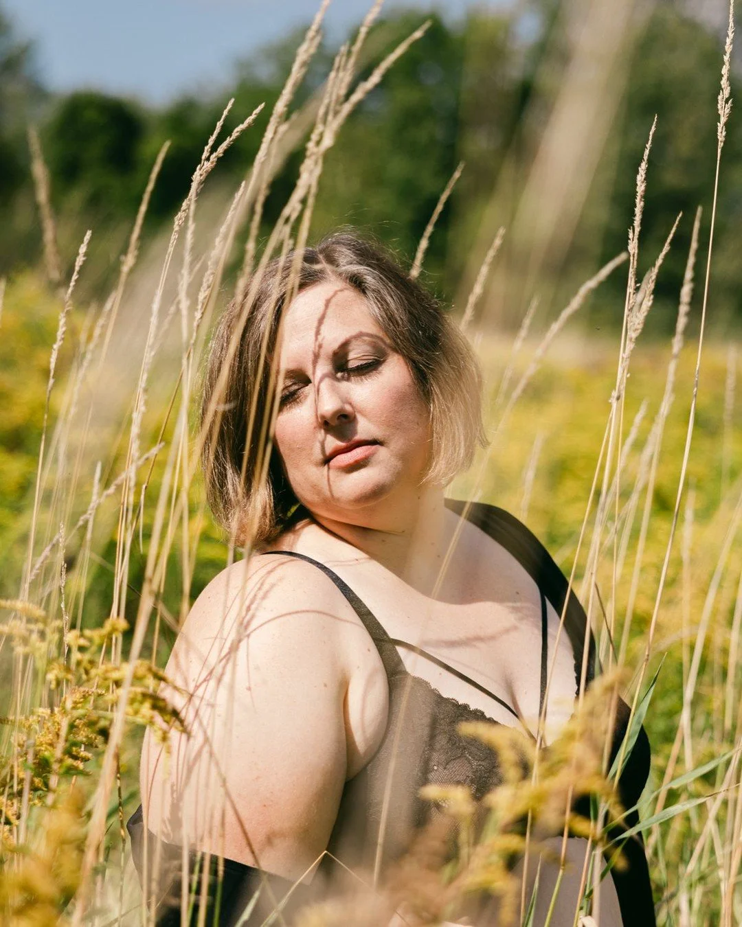 I've been dreaming (quite literally and quite vividly) about photographing summer Body Story Sessions. Without a doubt, my favorite thing to do in this job is collaborate with another human being to celebrate and explore their relationship with their