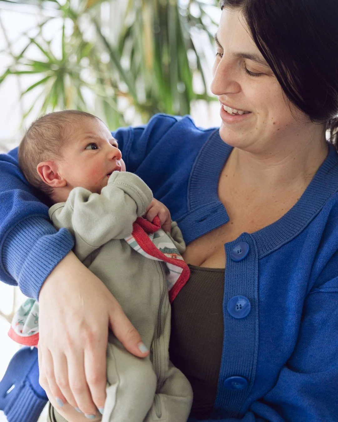 I'm sure I'm sounding like a broken record talking about all the amazing newborn sessions I've had recently, but they're just. so. good. This family was such a cool and creative trio and it was so fun to spend a morning with them capturing their pers