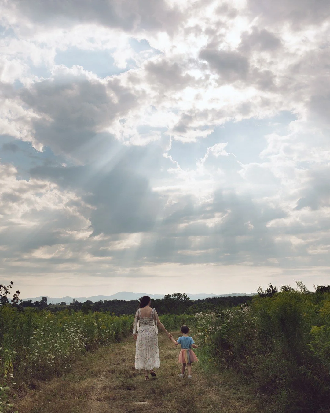 The weather we've been having recently has been off the charts gorgeous. This session last year was so fun because we pretty much just played around, running and dancing through fields and flowers for an hour or so. This weather is perfect for it.

A