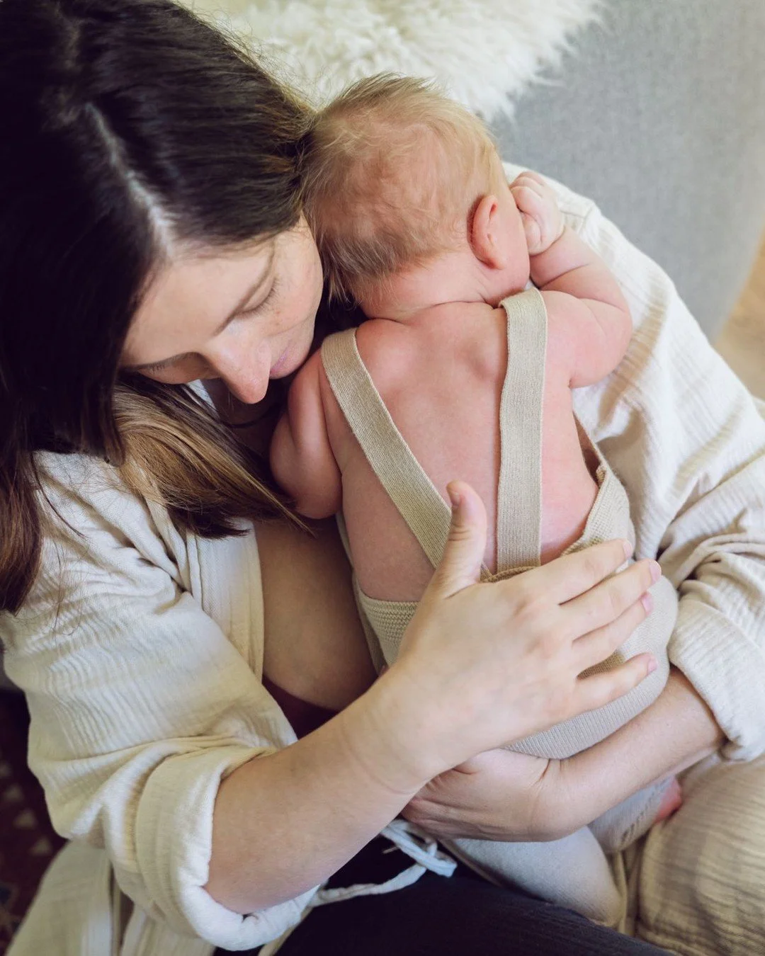 Oh goodness, how do I even start talking about how incredible this newborn session was? There are some families whose lives I step into and the love they have for each other is so strong that it feels like a tangible object in the room with us. This 
