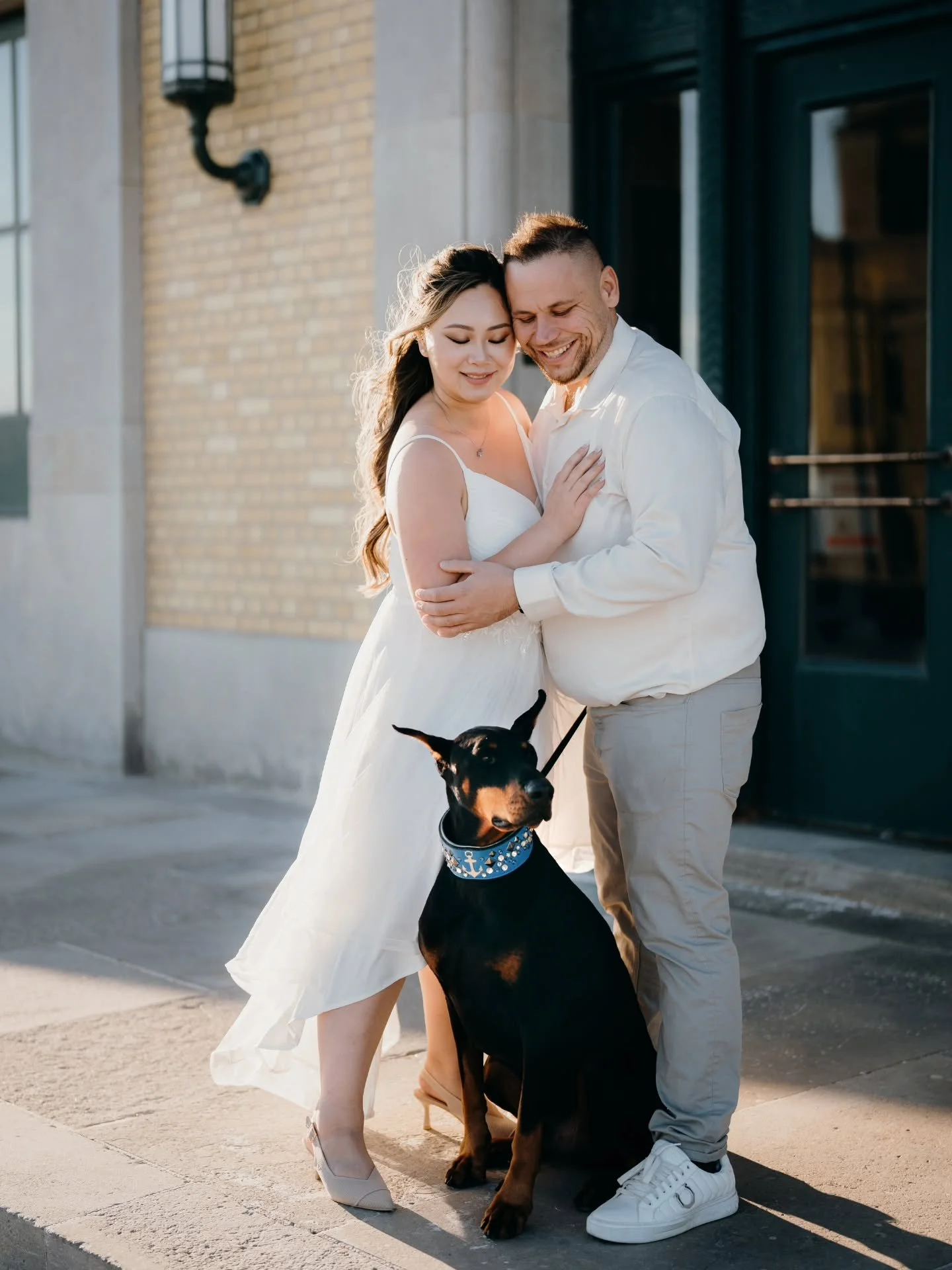 📸 @loveforeverstudio 
💄@louminousmakeup

Engagement Shoot Tips Part 2:

3. Schedule Around Golden Hour for outdoor shoots
Lighting is everything. Aim for sunrise or sunset for that soft, flattering glow. Build buffer time into your schedule so you&