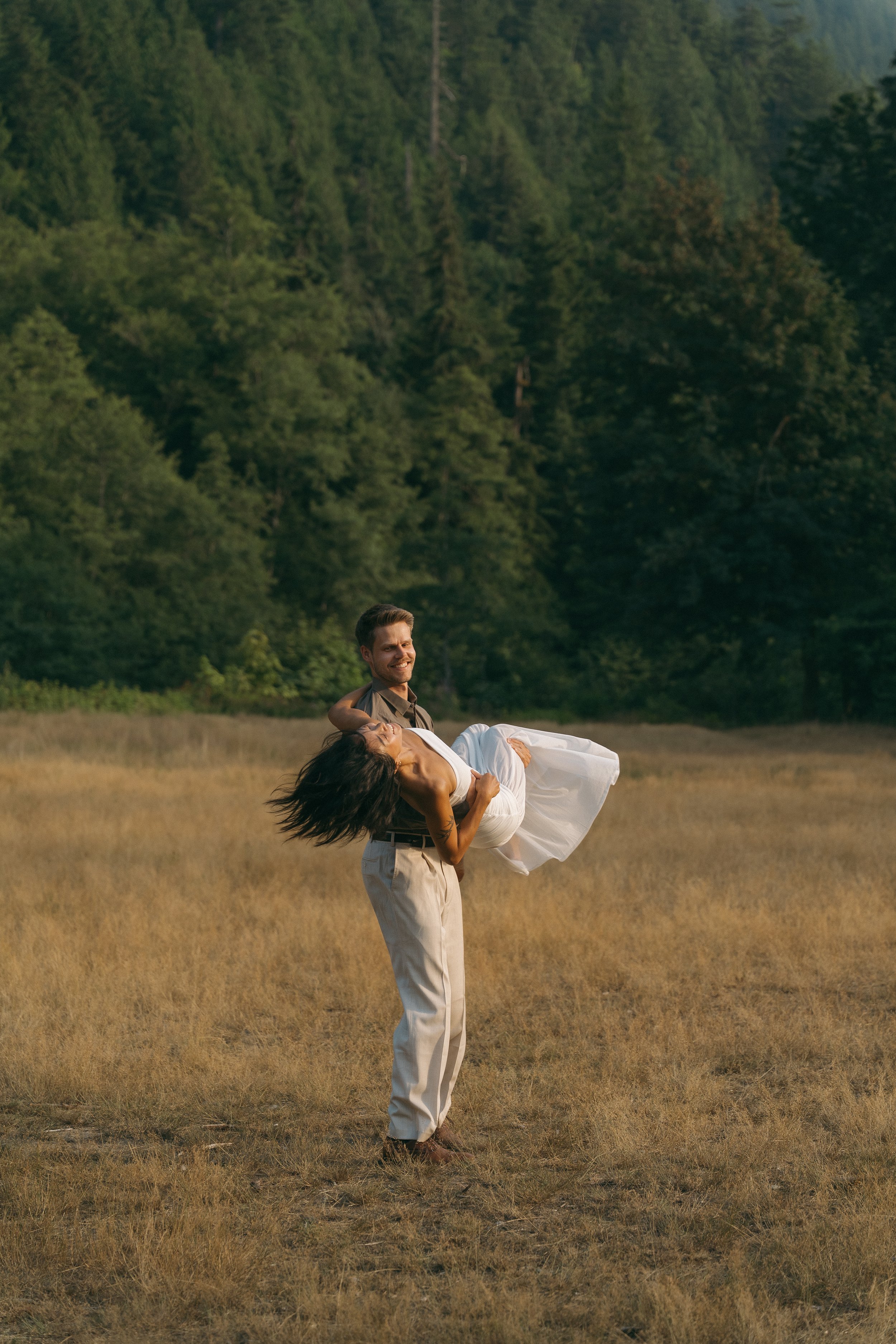 couples golden hour engagement session in the mountains and a field in Squamish BC