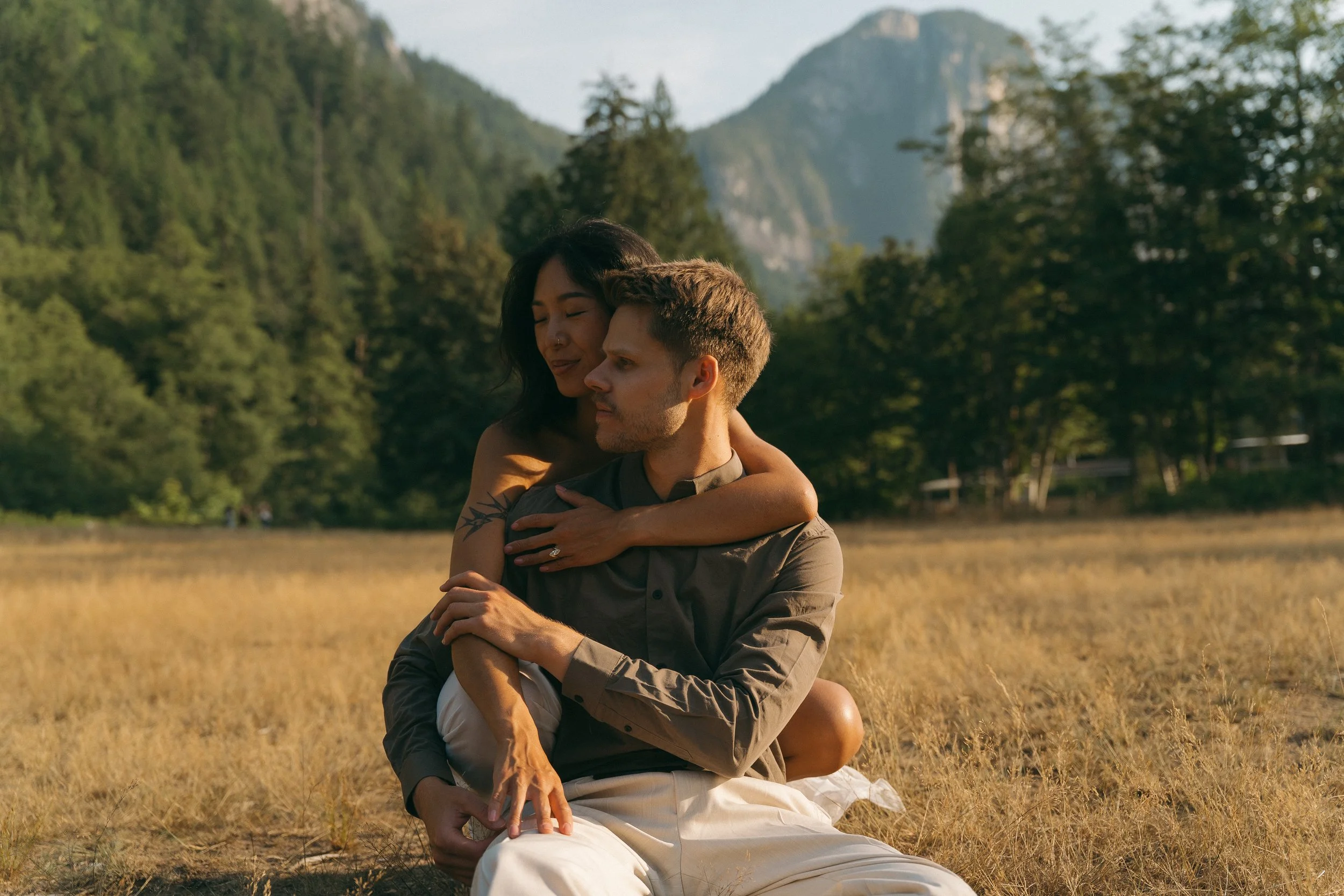 couples golden hour engagement session in the mountains and a field in Squamish BC