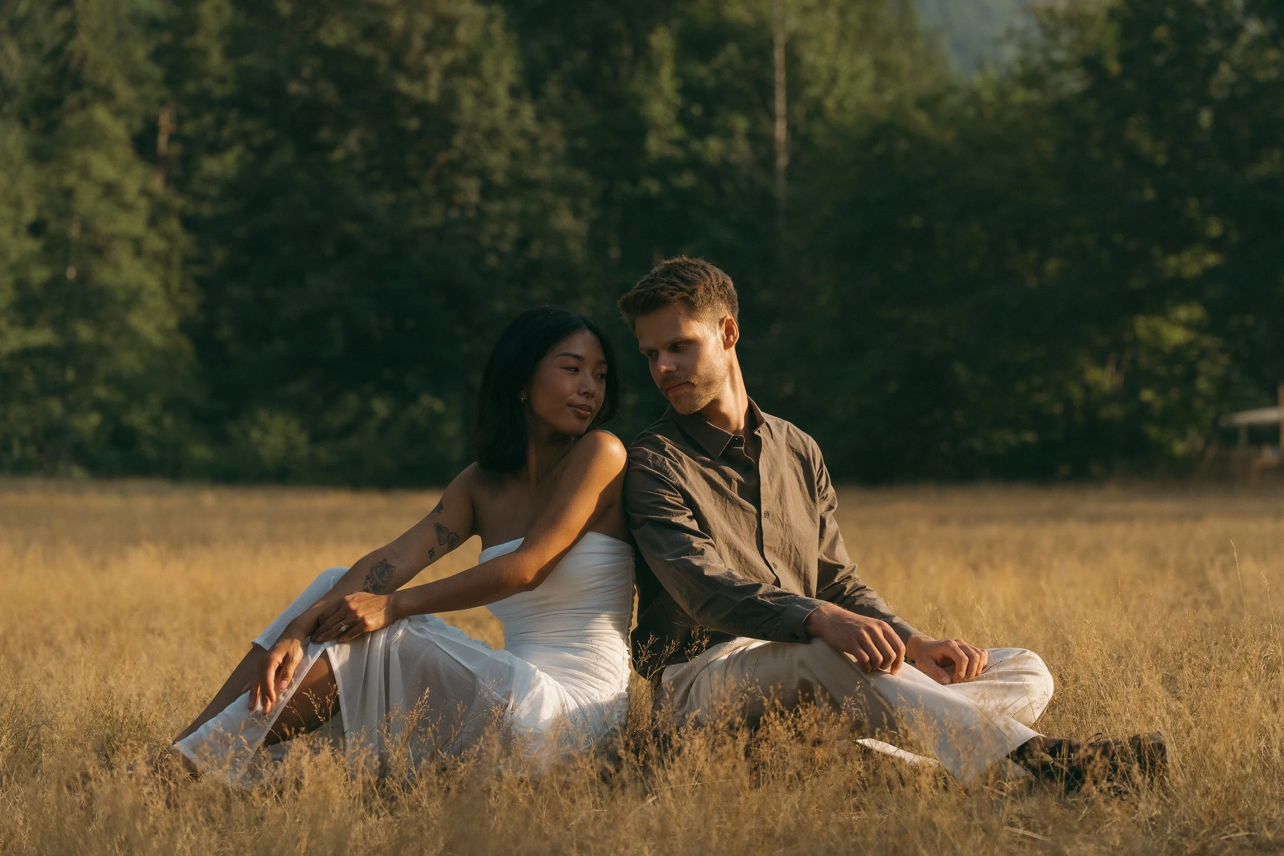 couples golden hour engagement session in the mountains and a field in Squamish BC
