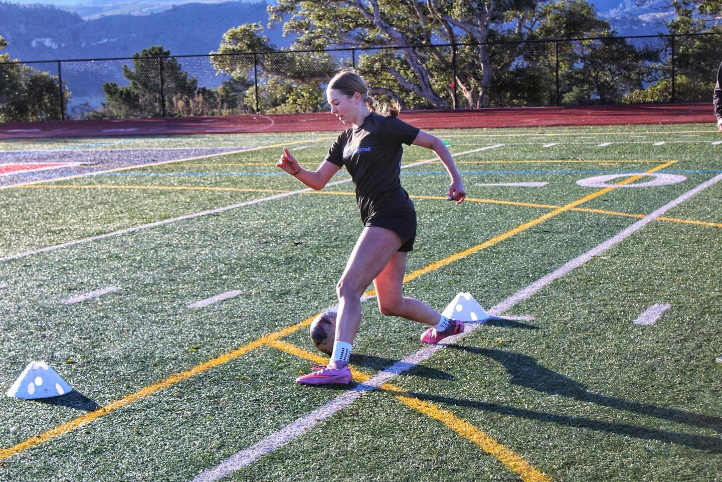 Always with the ball at feet ⚽️
Consistency beats everything. The work shows every time. 💪

#elitefutbolcollective