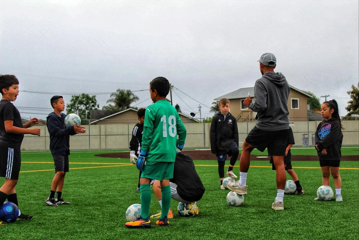 Spring clinics with the 2016&ndash;2018 group 📈⚽️

Proud of this squad&mdash;consistent all week, showing up every day at 8am ready to put in the work. That commitment doesn&rsquo;t go unnoticed.

Spring break well spent 💪🔥

#elitefutbolcollective