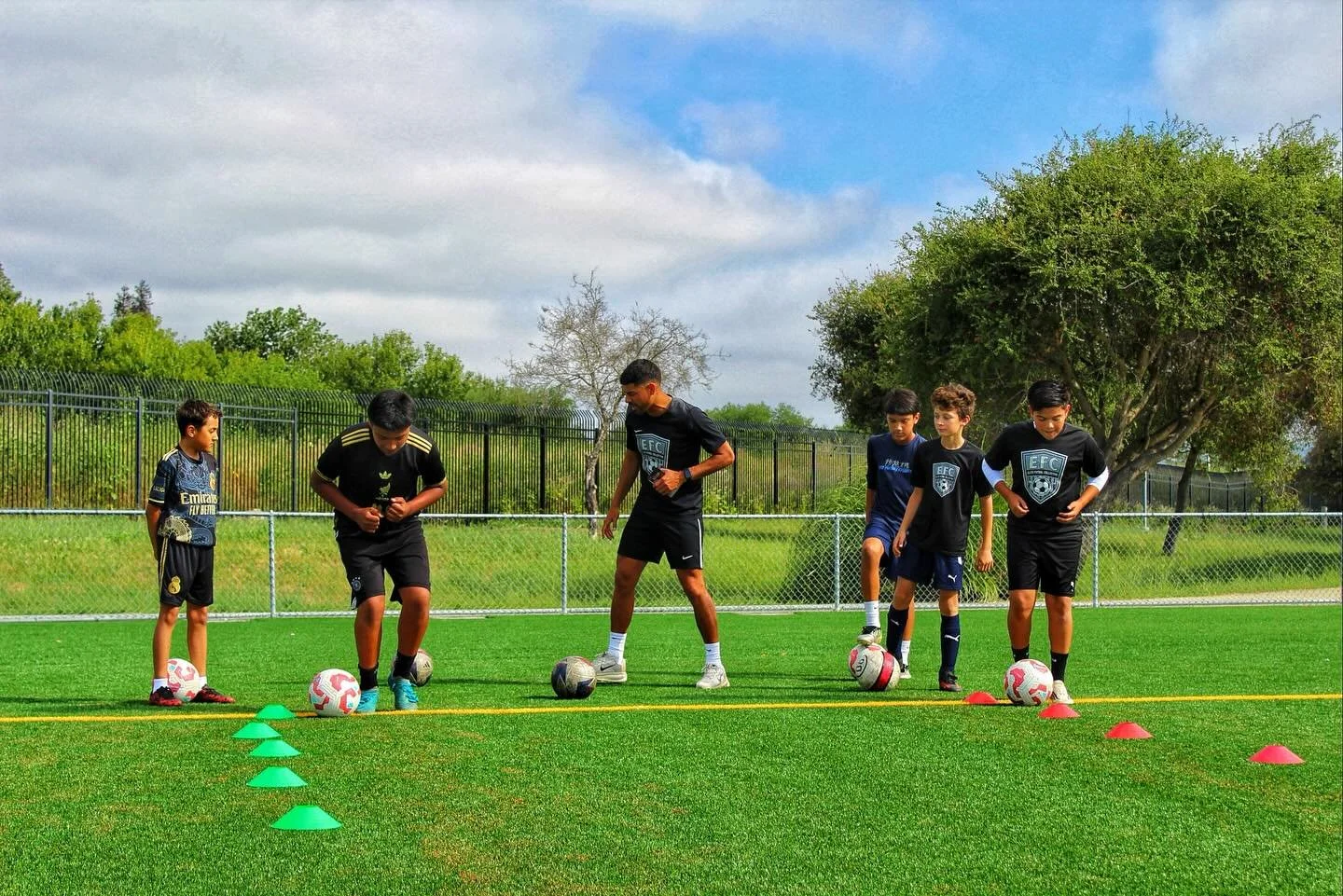 2012&ndash;2015 group putting in work this week ⚽️🔥

Every session is a chance to improve, and this group showed up ready to get after it. Keep building, keep pushing&mdash;progress never stops 💪📈

#elitefutbolcollective