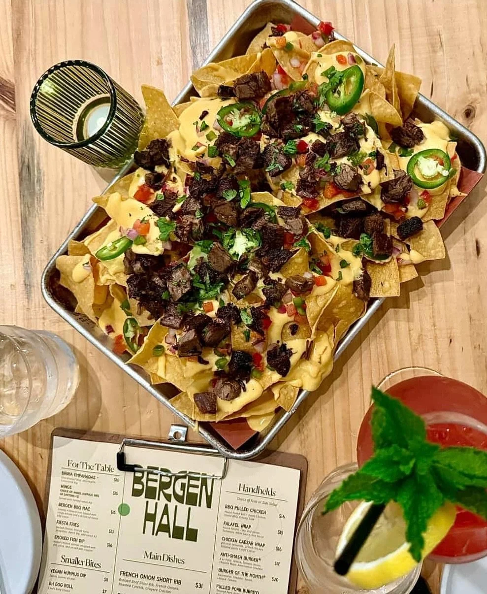 Sunday goals: nachos, mocktails, and gluten-free goodness from @departedsoles or sipping on fresh @902brewing brews while yelling at the refs on the big screen (sound on)! 

Is there a better way to waste a Sunday? 

📸 @kurtzm