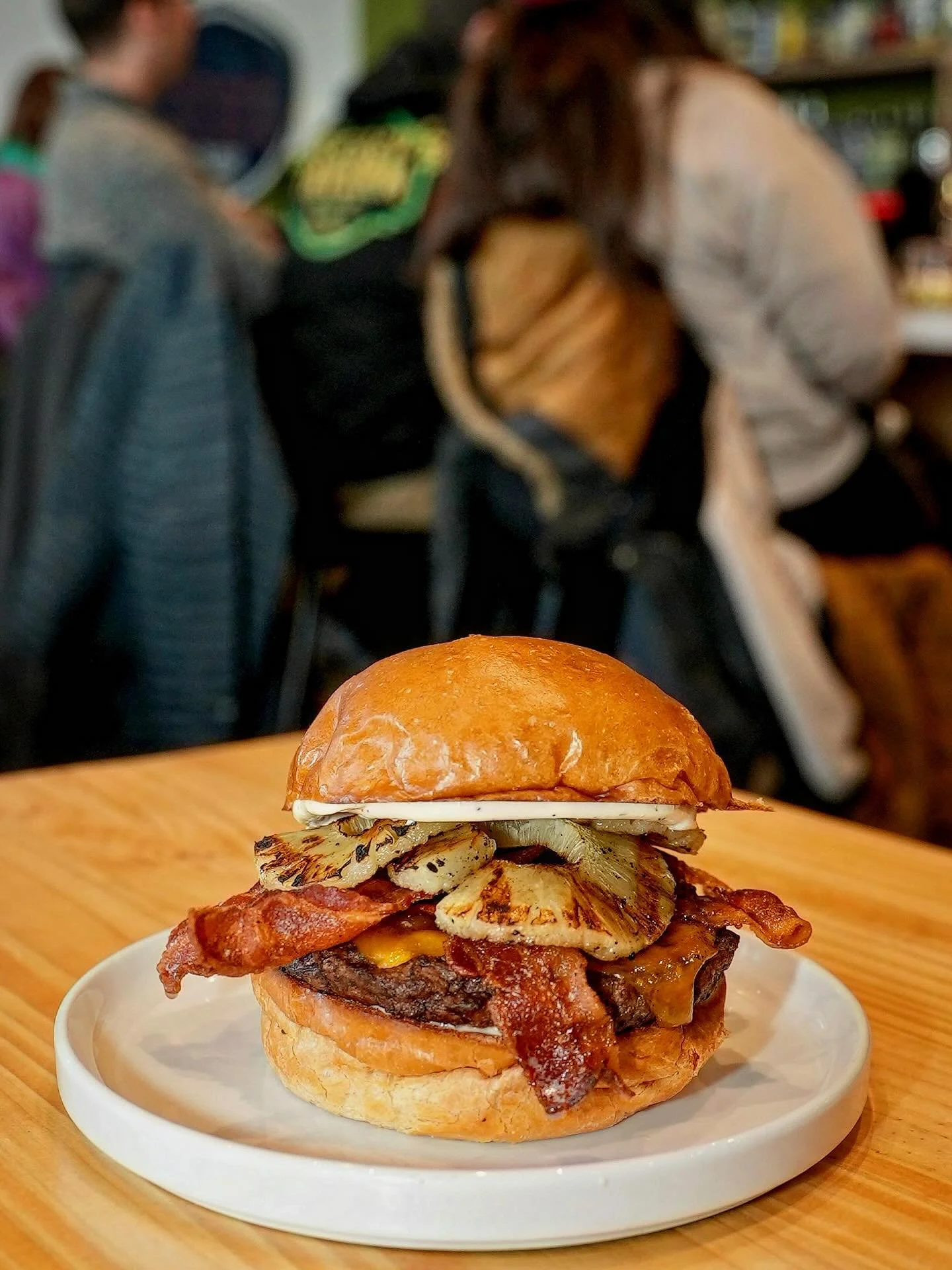 THE FLYIN&rsquo; HAWAIIAN!! ✈️ 🌺 
 
As Frank would say, &ldquo;come fly with me&rdquo;, let&rsquo;s go island hopping with this burger of the month! 

8oz Patty, Bacon, Cheddar, Pineapple, and White Sauce, aloha indeed 😍