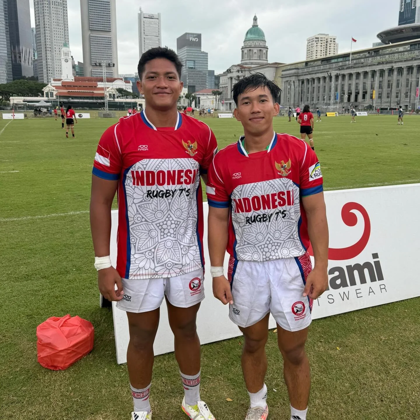 Chillis boys representing Indonesia at the SEA 7&rsquo;s in Singapore! 🌶️🇮🇩

Ayooooo @komangdentaa &amp; @richardsilimang 💪🏽

#balirugby #rugbyunion #indonesiarugby #rugby7s #balichillis