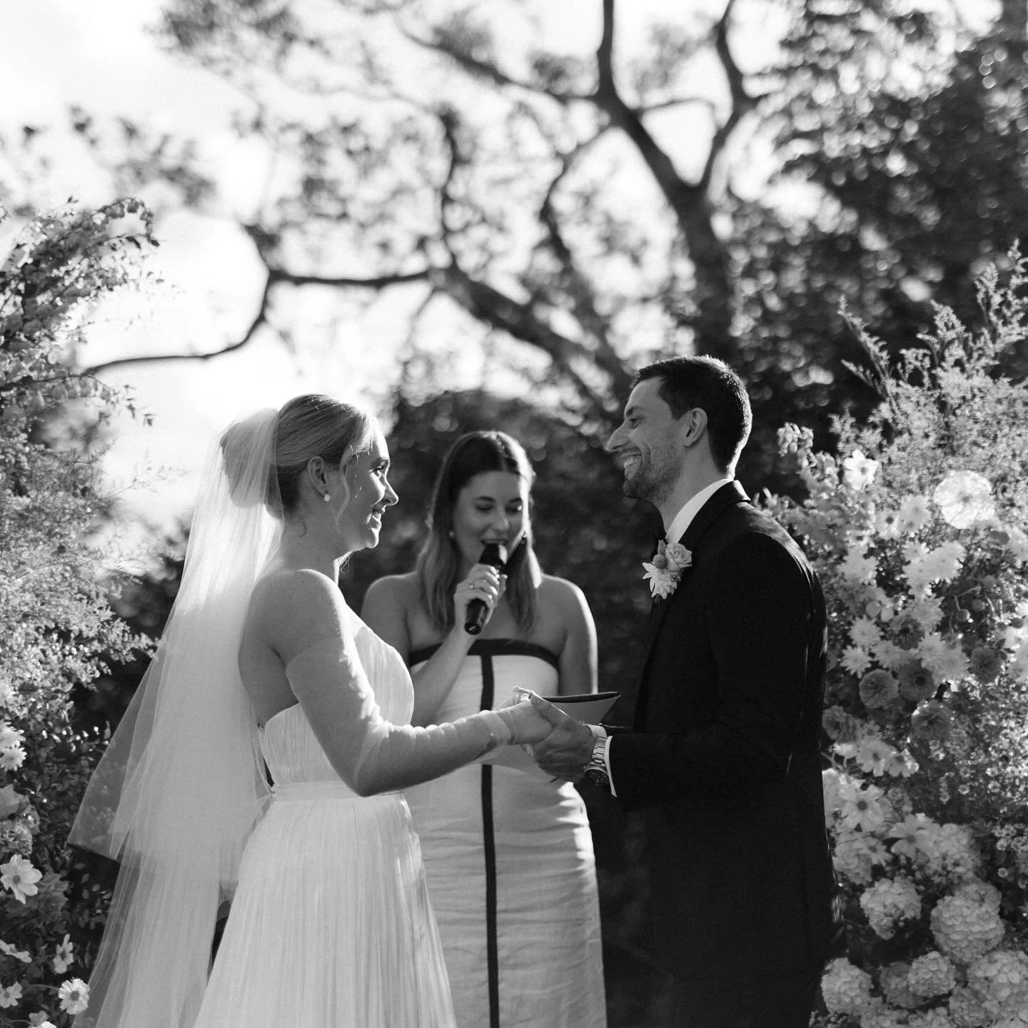 Pat &amp; Alice 🩵🩵 

Love is in the little things for these two, and their story was special in so many ways. 🩵

💐 @oopsiedaisy_floristry 
📸 @rosephotosau 
💒 @atholhallvenue 
💄 @louiseantonjuk_mua 
🎨 @al.illustrate
