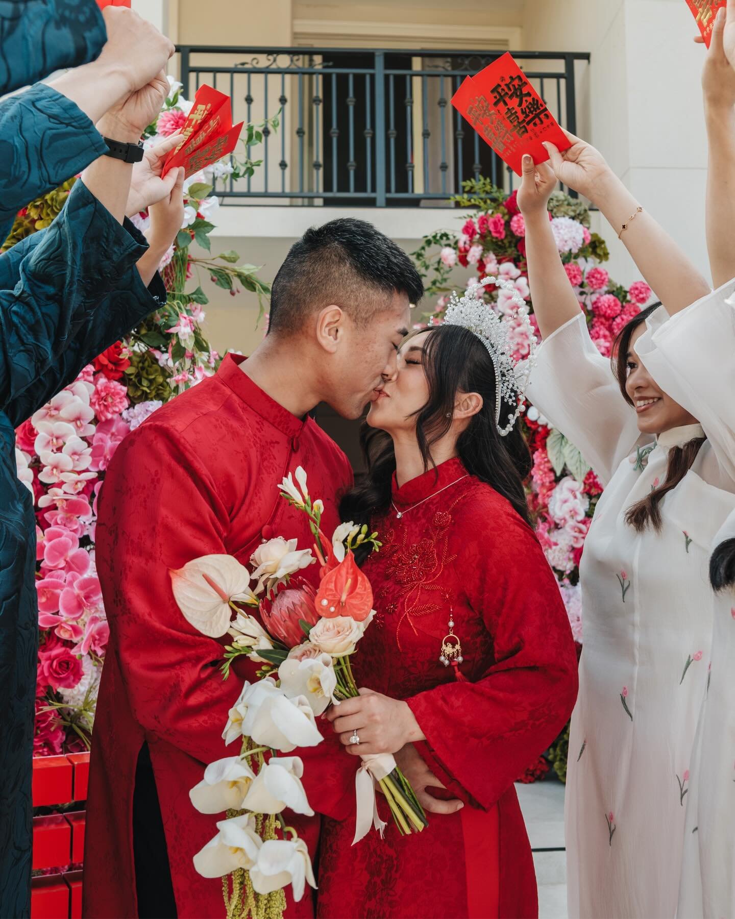 Ellene &amp; Kevin 🧧🌺
a morning filled with love, laughter and the quiet beauty of tradition. thank you for trusting us to capture your tea ceremony, and to your families for welcoming us so warmly

tea ceremony @rerefine.events 
photographer @ever