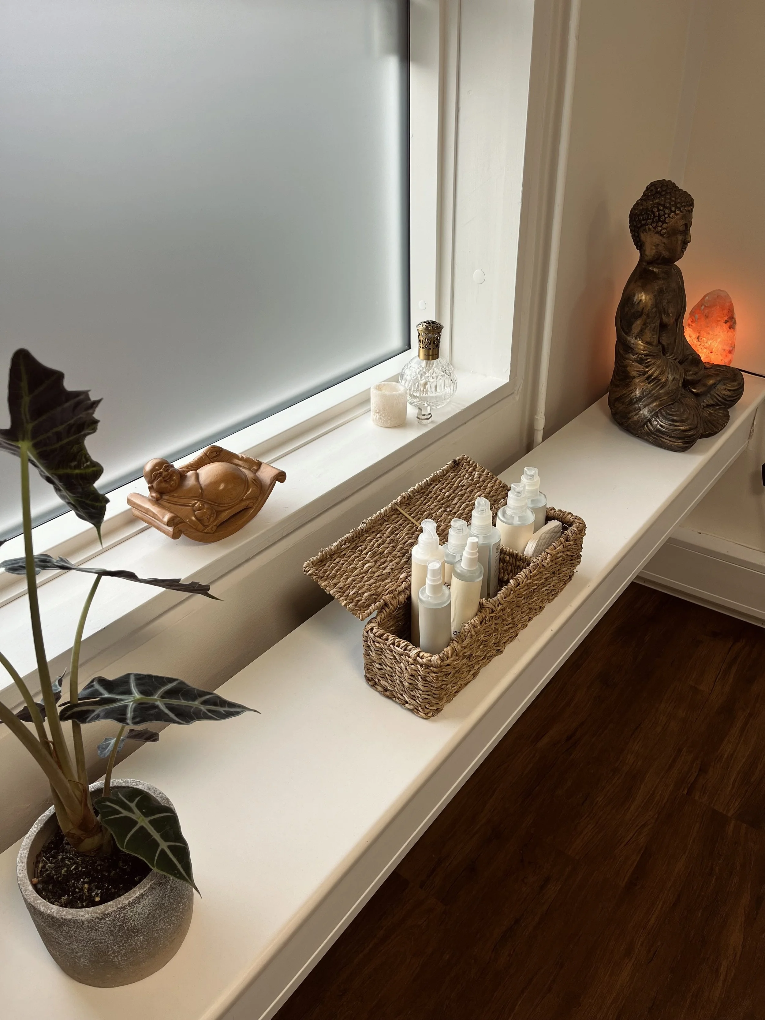 Holistisk behandling hvor klient oplever ro, varme og tryghed hos Amalie Due