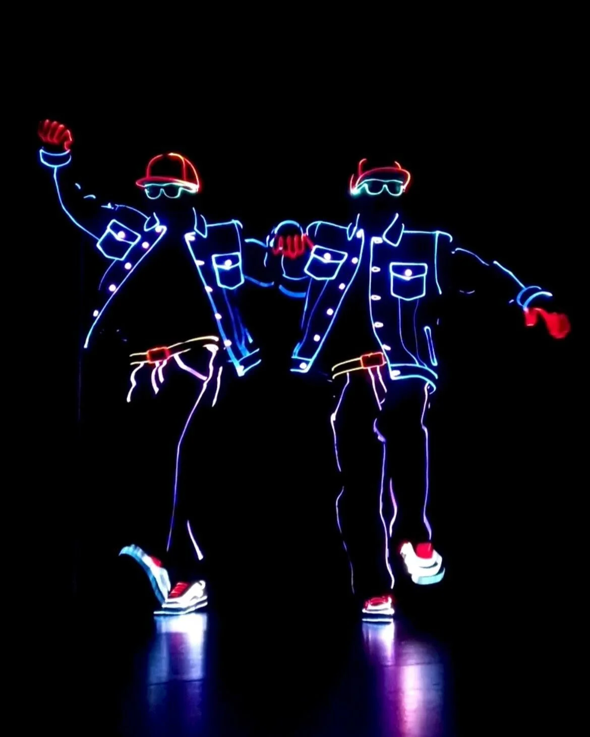 Bekannt aus internationalen TV-Shows wie &laquo;Britain&rsquo;s Got Talent&raquo;, &laquo;Das Supertalent&raquo; und&laquo;Die gr&ouml;ssten Schweizer Talente&raquo;, begeistern @the_blackouts mit ihreratemberaubenden Mischung aus Licht, Tanz und Mus
