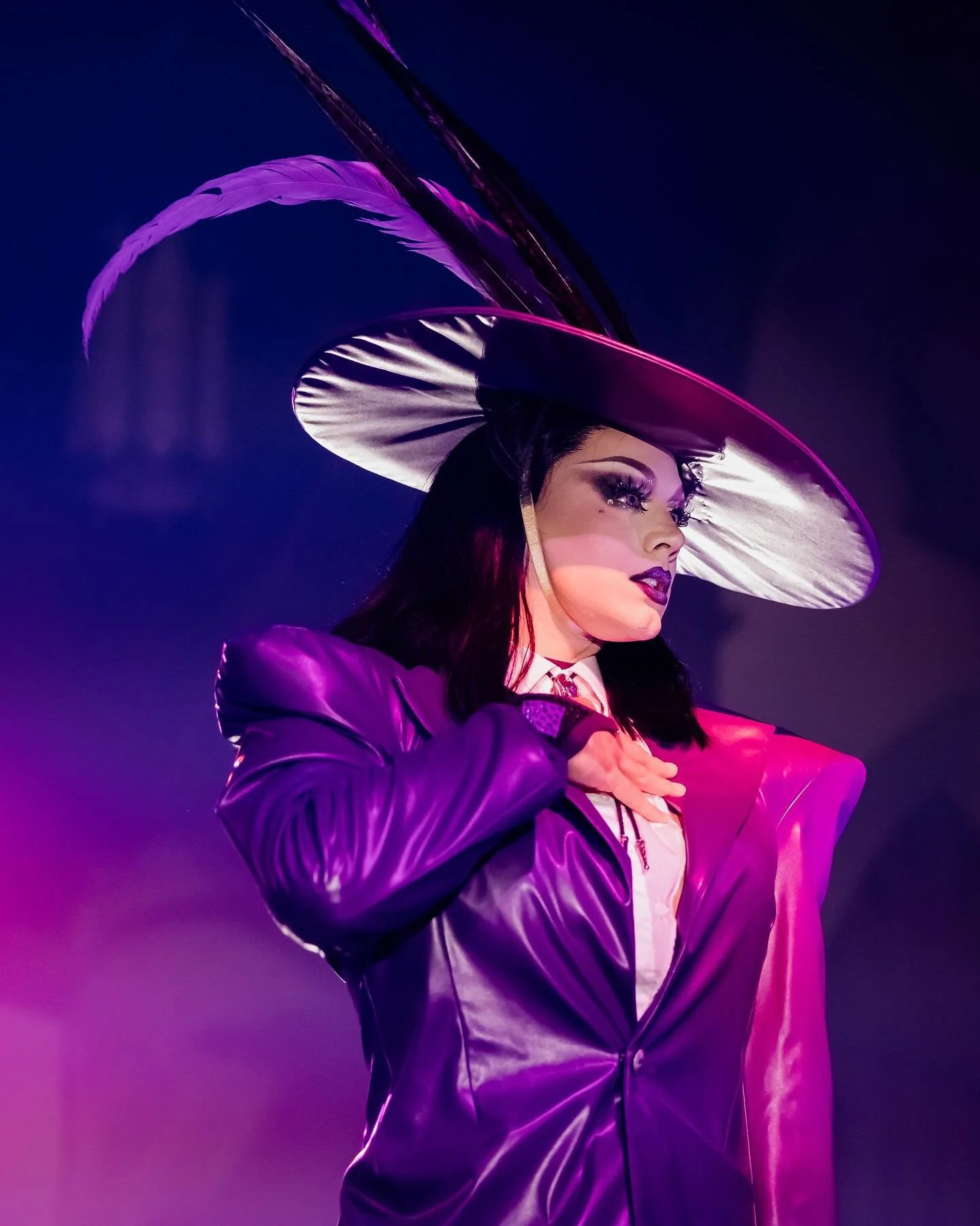 @scarlettbusiness , b&uuml;rgerlich Kyle Cragle, ist eine aussergew&ouml;hnliche Drag-Performerin, die in der 16. Staffel von America&rsquo;s Got Talent das Publikum mit ihrer einzigartigen Mischung aus Drag, Performance und beeindruckender K&ouml;rp