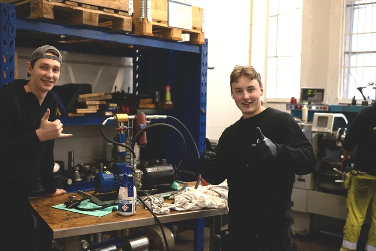 Industrimekanikere på verkstedet
