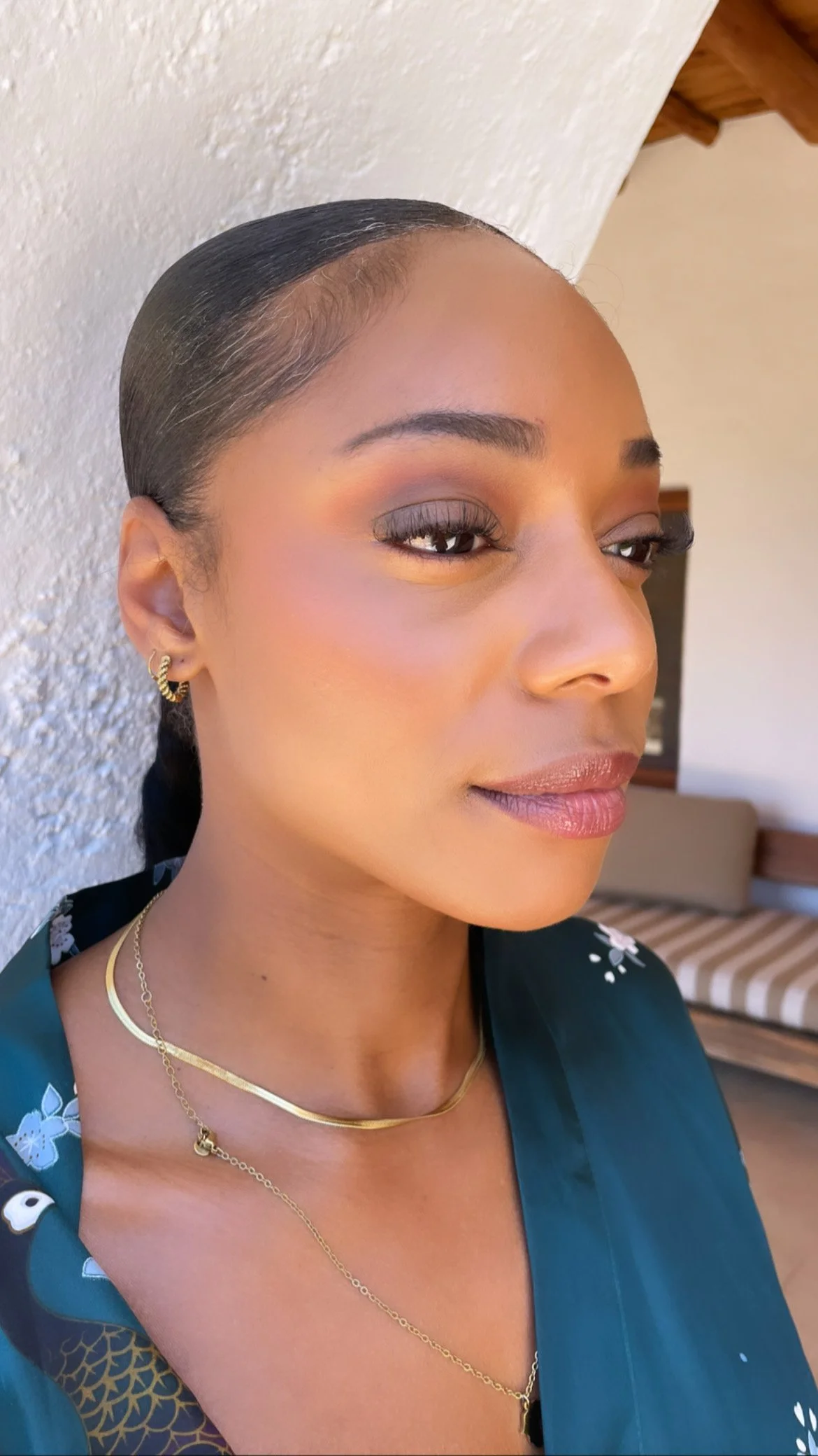 Mobile Makeup Artist Ibiza: What to Expect on Your Wedding Morning