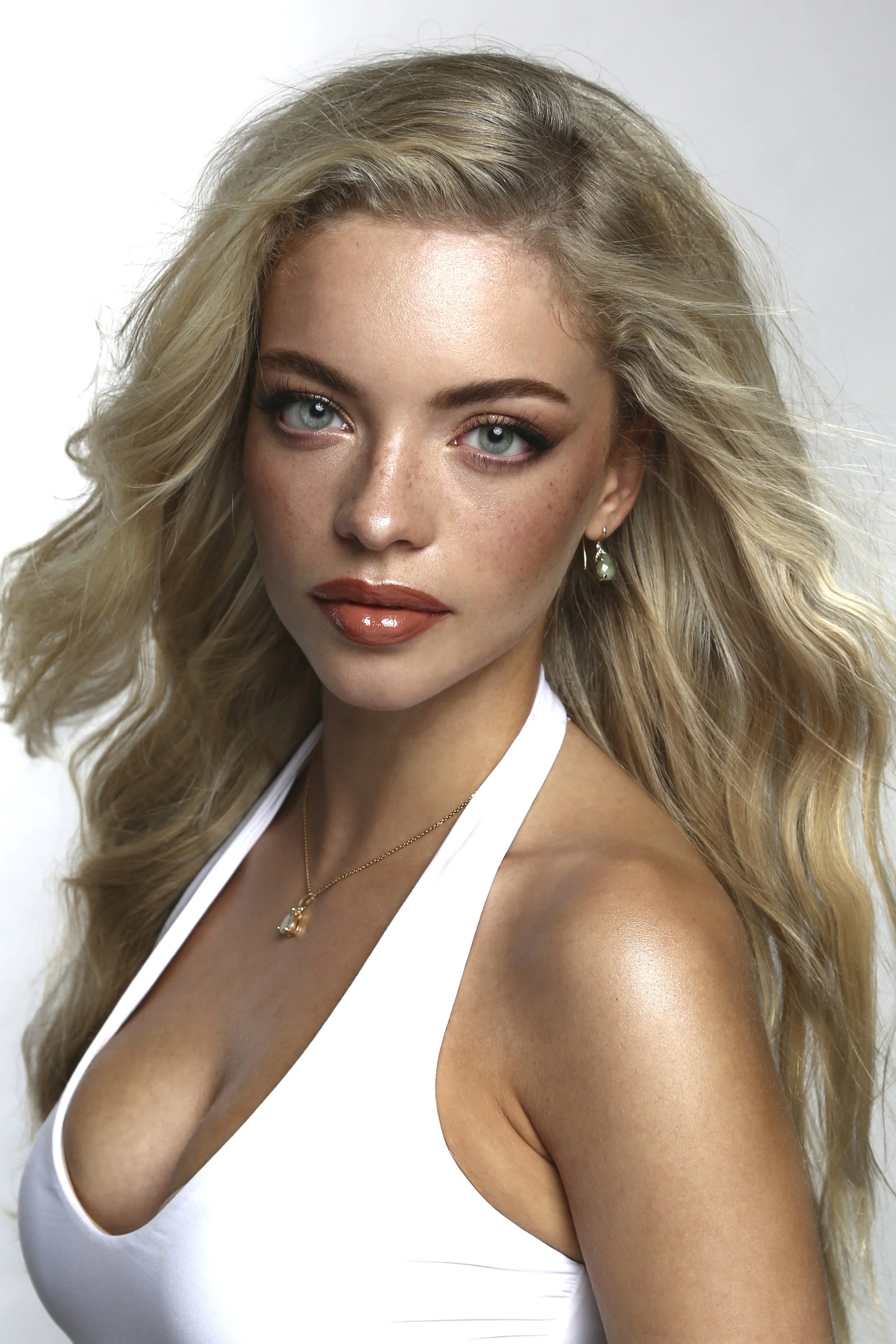 Ibiza Event Makeup Artist: Effortless, Glowing Looks That Last