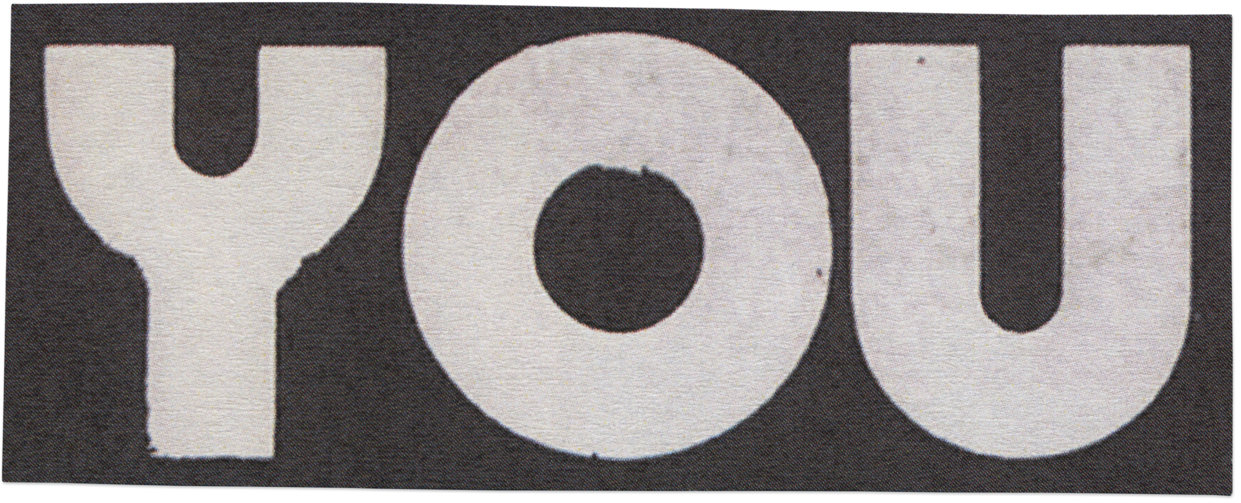Das Wort 'YOU' in großen weißen Buchstaben auf schwarzem Hintergrund.