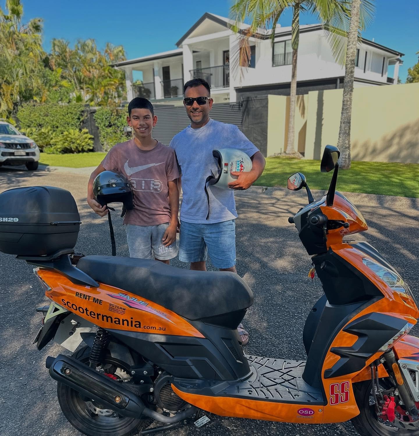 Some father/son bonding 😊❤️🛵
#scootermanianoosa #scooter #scooterhire #noosa  #scootermania  #explorenoosa #sunshinecoast #noosatourism #hastingsstreet #ilovenoosa #noosaqld #funinthesun #scooterhirenoosa #planet_noosa