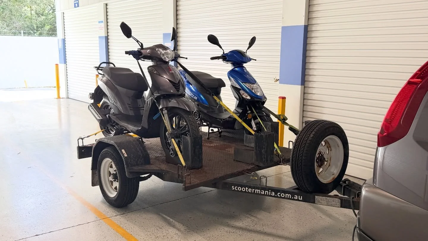 Welcome to a couple more new little beauties into the fleet. With these two - our fleet grows to its biggest number in the ten years we&rsquo;ve been operating. Thank you Noosa 😊👍🛵🛵
#scootermanianoosa #visitnoosa #scooter #scooterhirenoosa #noosa