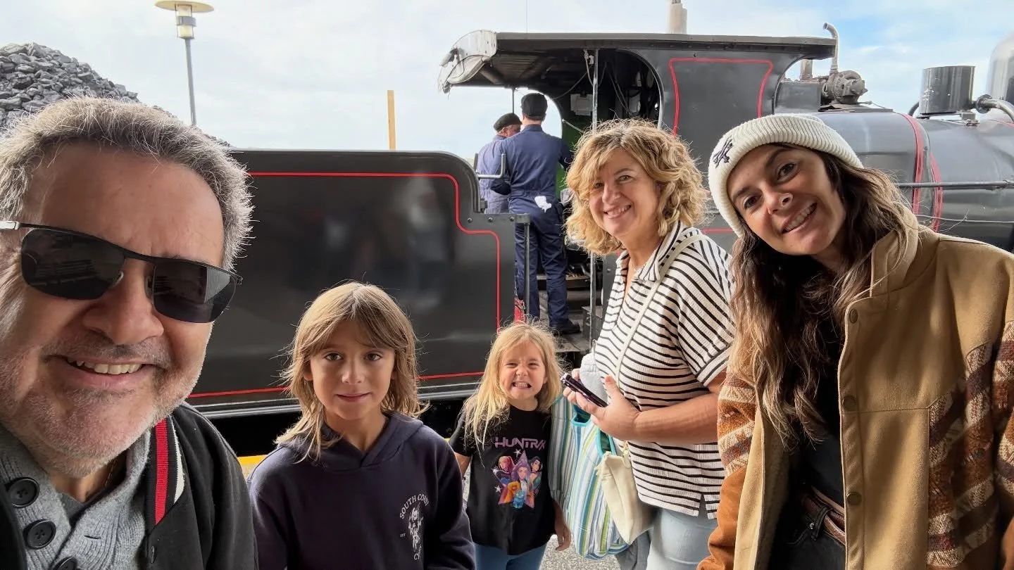 All aboard!!!! 😊🛵🚂