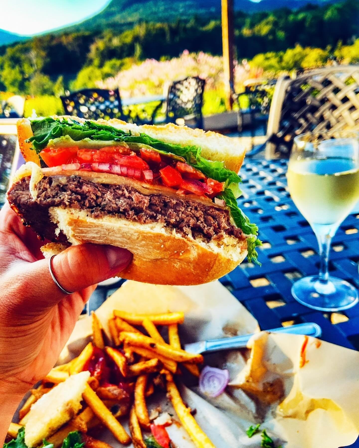 Spring is on its way! Warmer temps, longer days, and the perfect time to fire up the grill&hellip;

Who&rsquo;s ready for fresh air, backyard BBQs, and the best Boyden Beef burgers?!🥩🍔

#beef #beefburgers #boydenbeef #beeffarm #grillingseason #spri