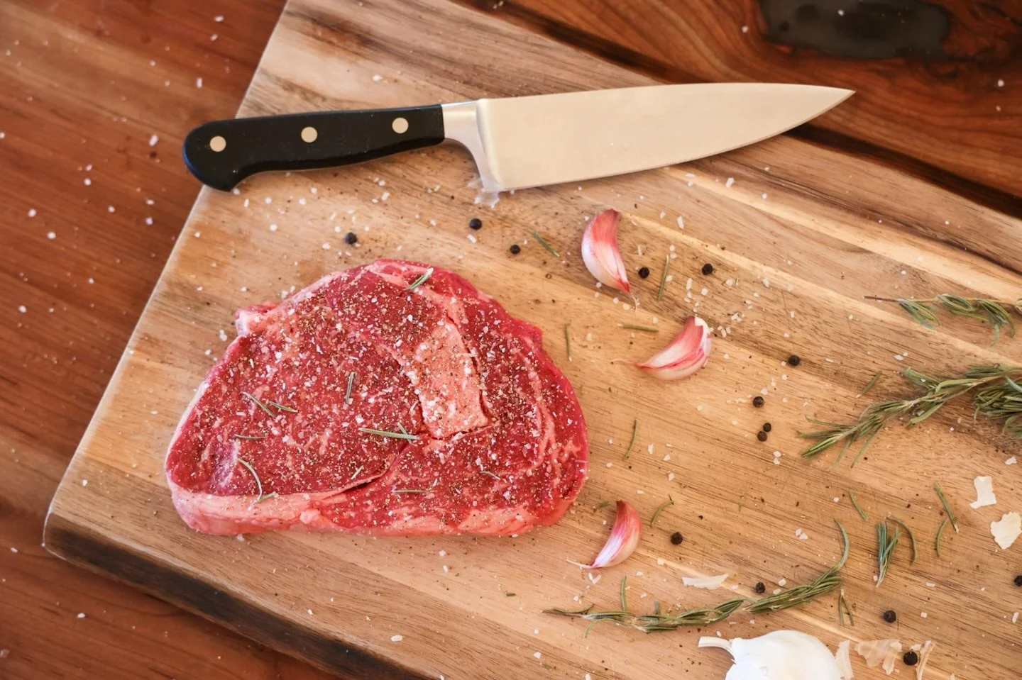 On tonight&rsquo;s menu: garlic rosemary ribeye 🧄

Nothing says holiday comfort like a perfectly seasoned Boyden Farm ribeye. Always Vermont raised here in Cambridge, beautifully marbled thanks to our Grass Plus&trade; finish, and ready for your cas