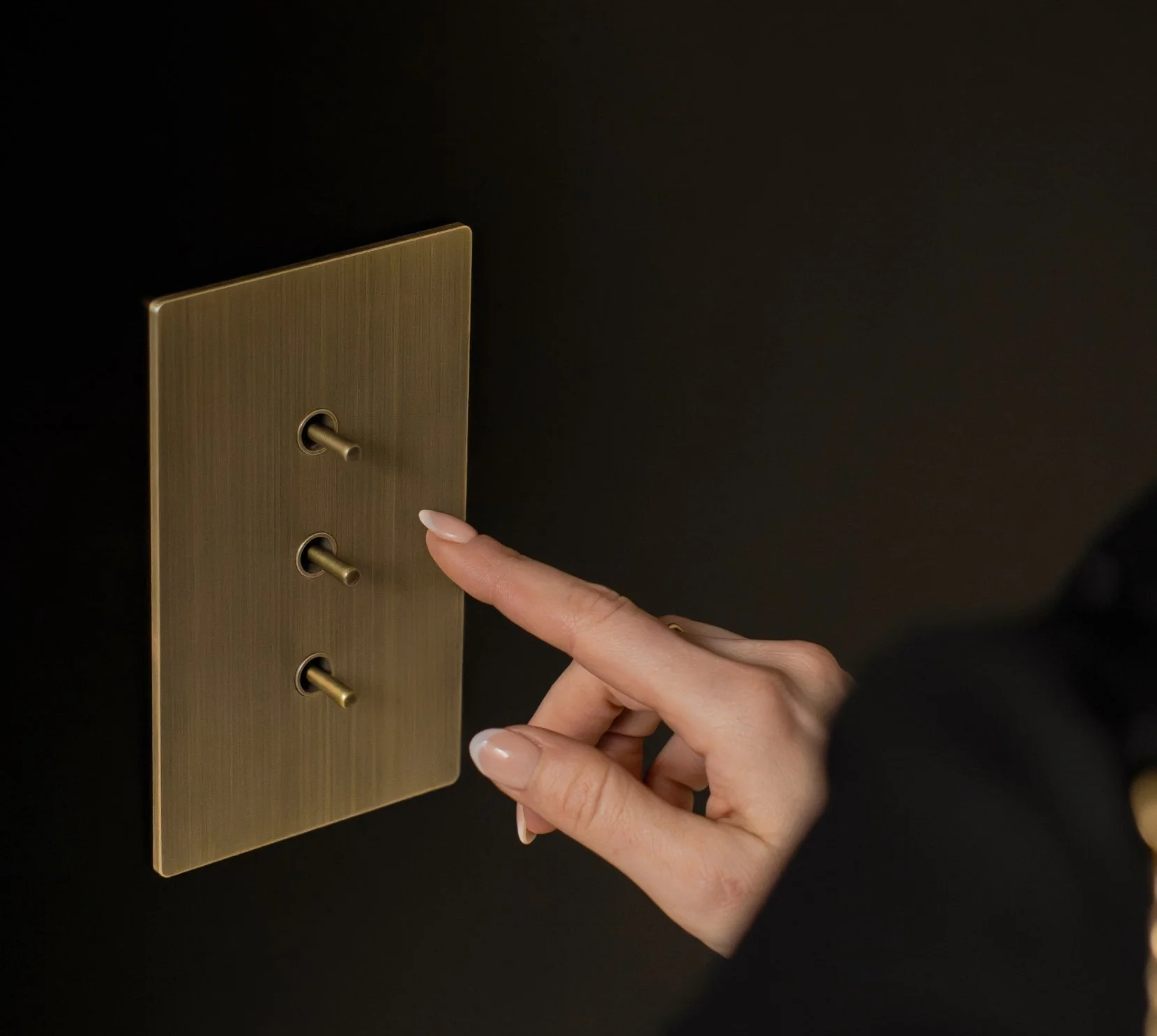 Lutron Aviena customisable keypad, for lighting and blind control