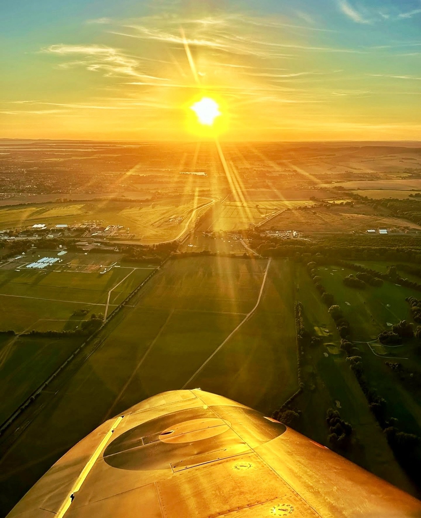 Sunsets and Spitfires - always a winning combo 🌅✈️

We&rsquo;re throwing it back to this dreamy golden hour shot by andy_durst on a ferry flight from Leeds East to Goodwood (with a pit stop at Gamston for fuel ⛽️).

We&rsquo;ll never get bored of sk