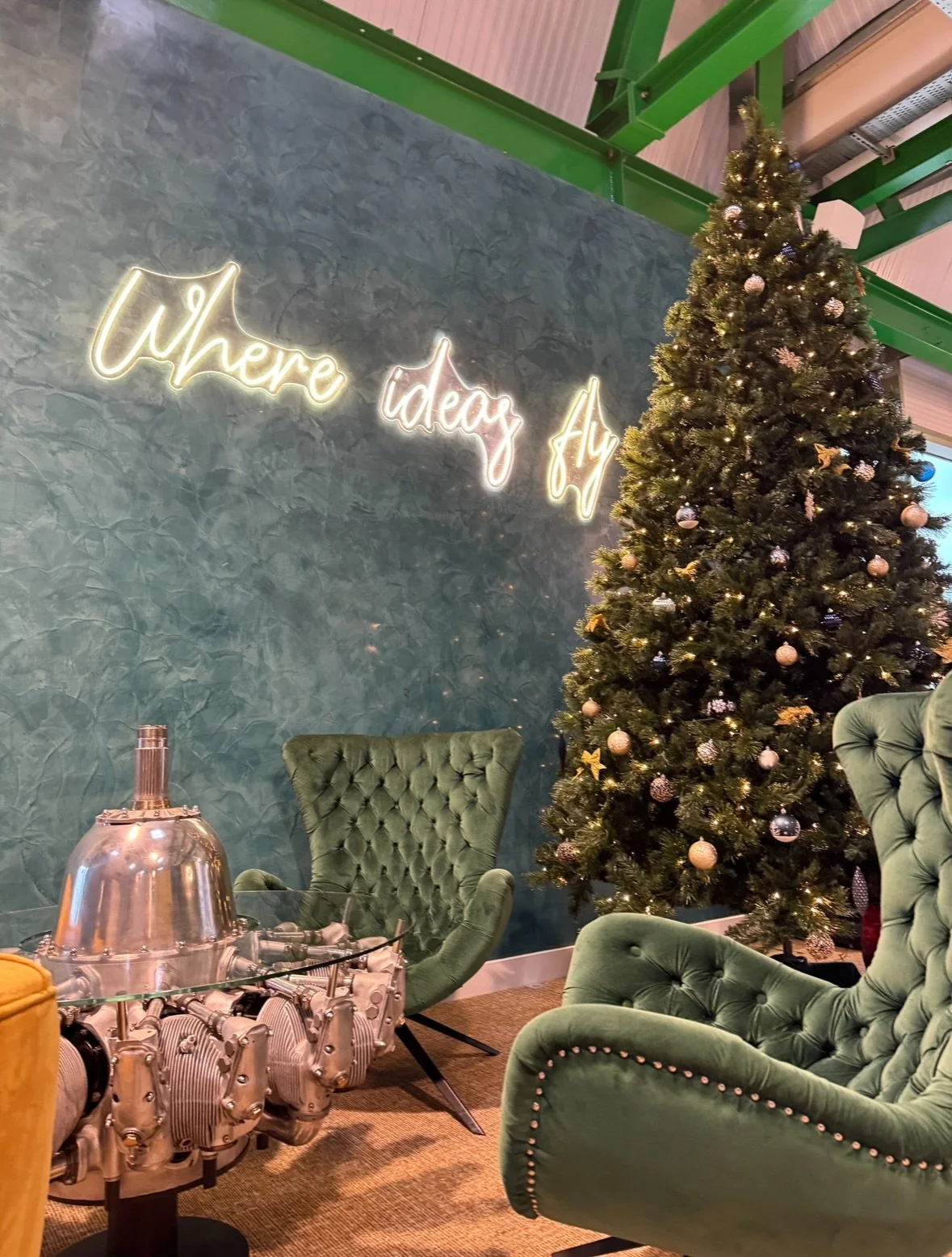 Festive cheer has landed in the FBO 🎄✨

Wishing you all a lovely, Christmassy weekend from all of us at Leeds East.

#LeedsEastAirport #ChristmasInYorkshire #ChristmasCountdown