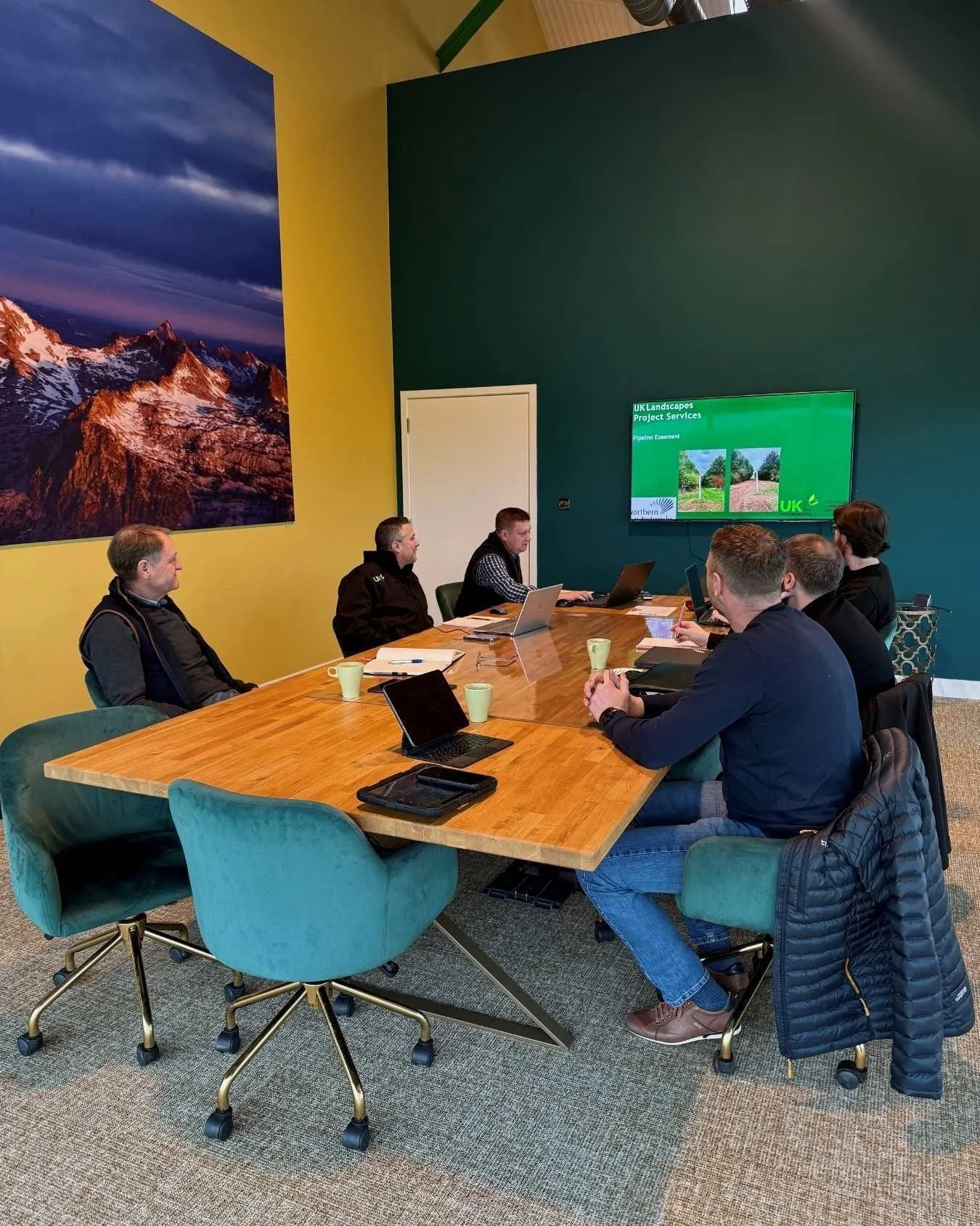 Our boardroom has been in high demand lately - and it&rsquo;s easy to see why.

With @f4devents now on site delivering exceptional corporate catering (today described by the @uklandscapes_ team as &ldquo;exceptional&rdquo; 👏), alongside a beautifull