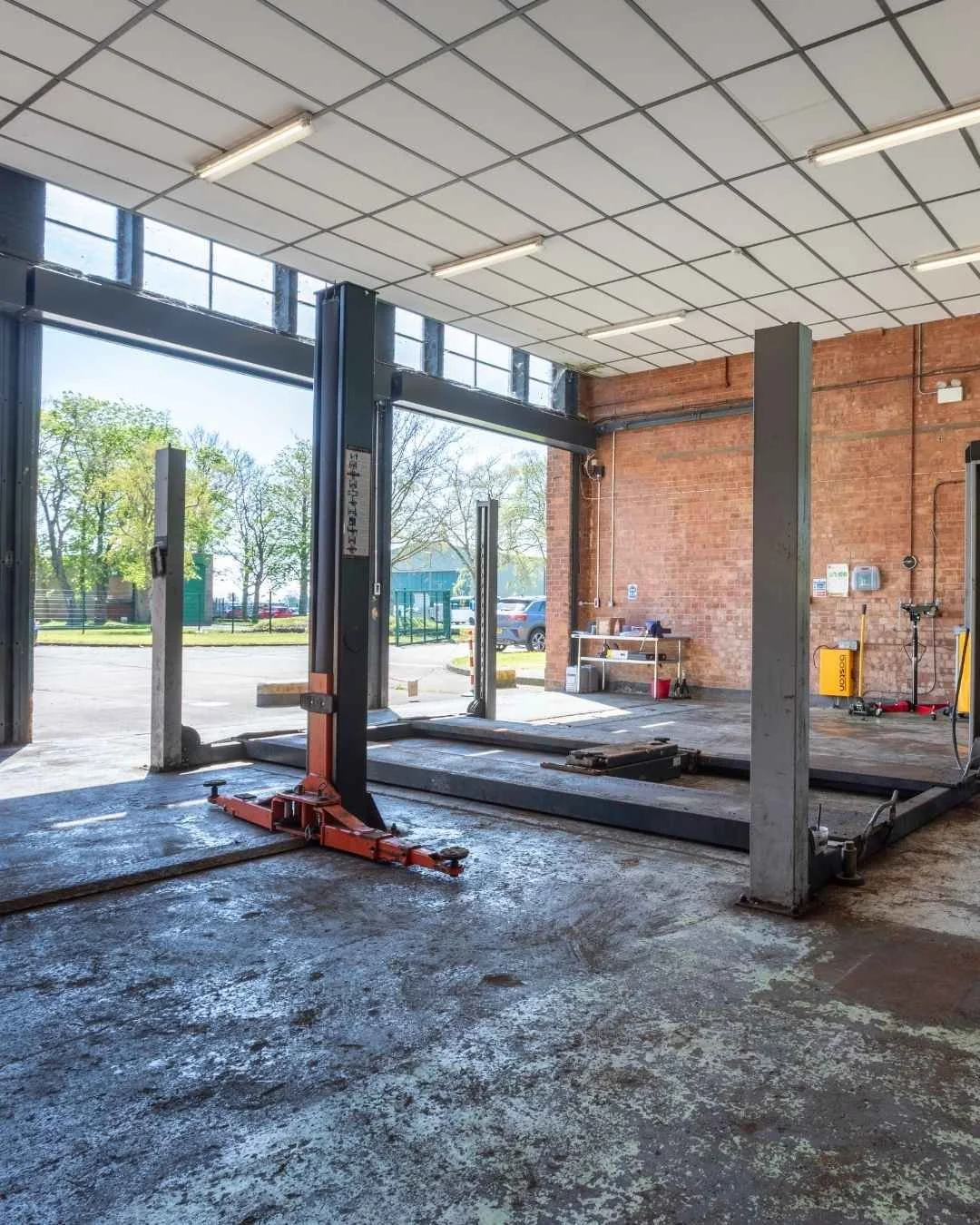 Flexible garage units from 899 to 5,722 sq ft are now available to rent here at Leeds East Airport.

Shown here in a variety of images, offering a glimpse into their unique setting, these units provide an excellent opportunity for businesses seeking 