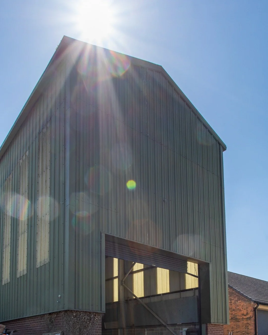 📍 Outstanding garage space now available to rent.

G12 as we like to call this one, offers 899 sq ft of flexible garage and operational space, ideal for storage, workshop, automotive or specialist commercial use.

Secure on-site location
Excellent a
