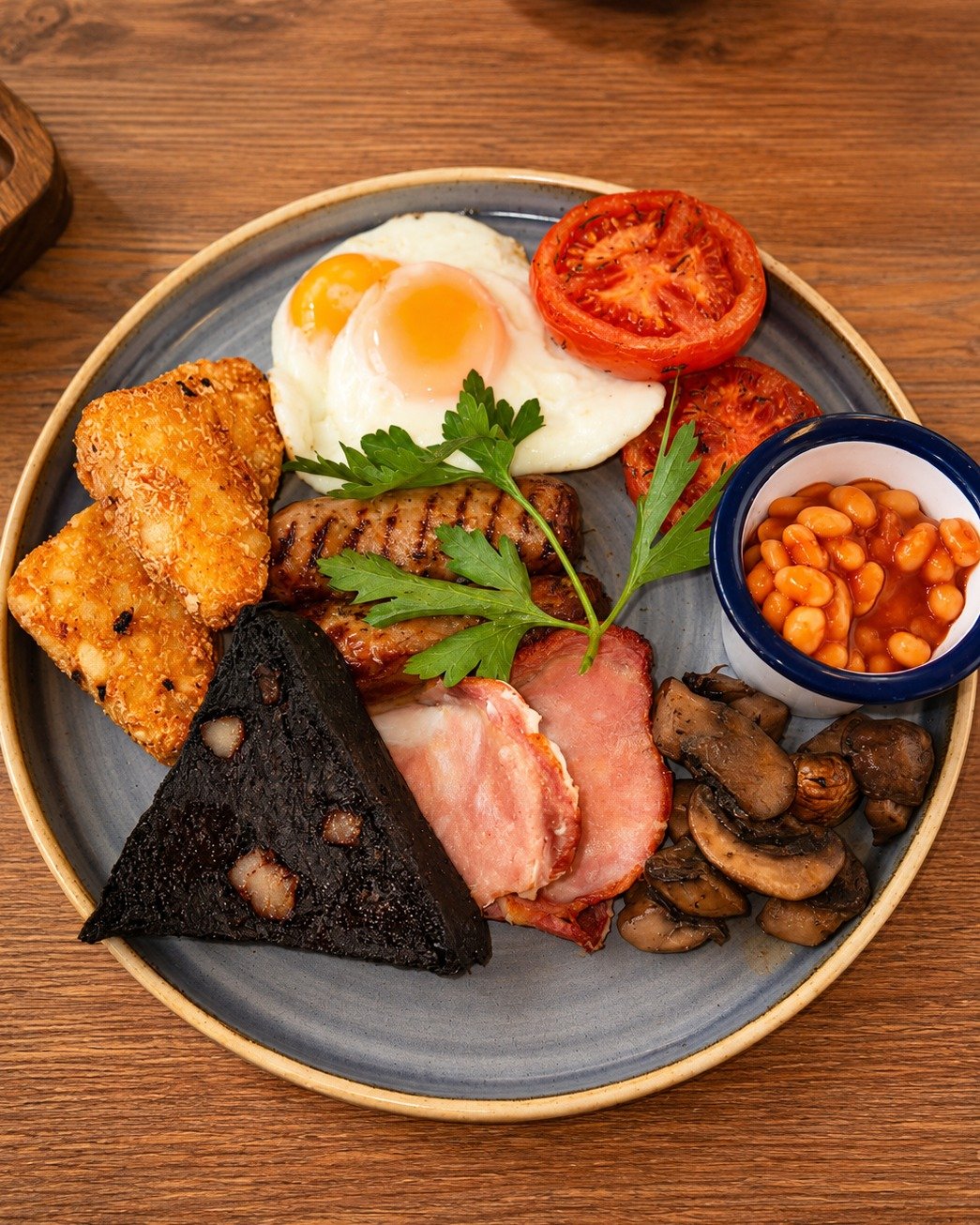 Fancy a full English?! The &lsquo;Off to a Flying Start&rsquo; at The Bistro here at Leeds East is the perfect way to start the day. 

A hearty feast of bacon, sausage, egg, baked beans, buttered mushrooms, oven-roasted tomato, black pudding, hash br