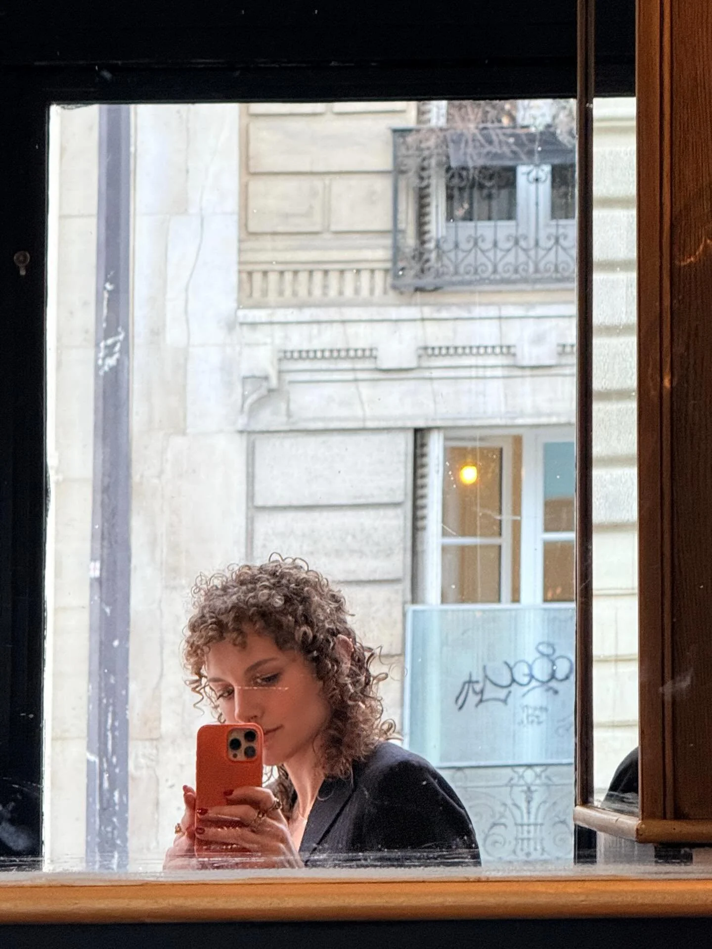 Make it editorial, but in French