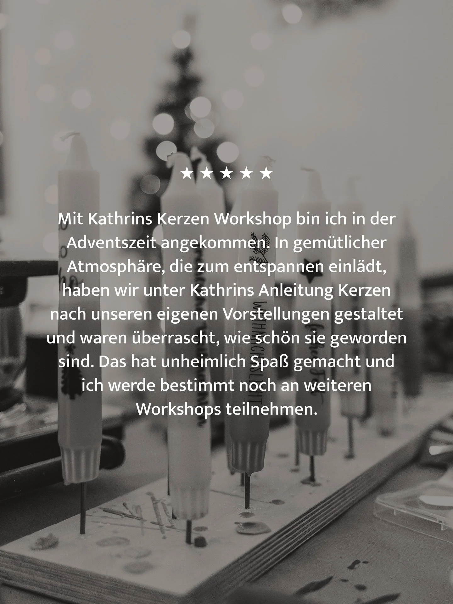 was Teilnehmende sagen:

Mit Kathrins Kerzen Workshop bin ich in der Adventszeit angekommen. In gem&uuml;tlicher Atmosph&auml;re, die zum entspannen einl&auml;dt, haben wir unter Kathrins Anleitung Kerzen nach unseren eigenen Vorstellungen gestaltet 