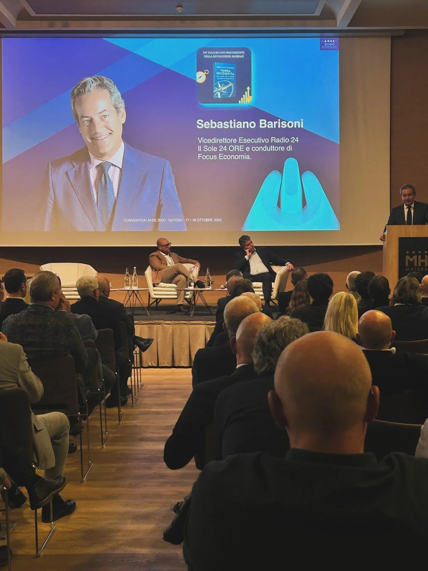 🎤 Oggi ho avuto il piacere di moderare il meeting di ANSE 2000 con Sebastiano Barisoni, che ha presentato il suo libro Terra Incognita.

Un dialogo intenso e stimolante sulle trasformazioni dell&rsquo;economia contemporanea e sulle sfide che attendo