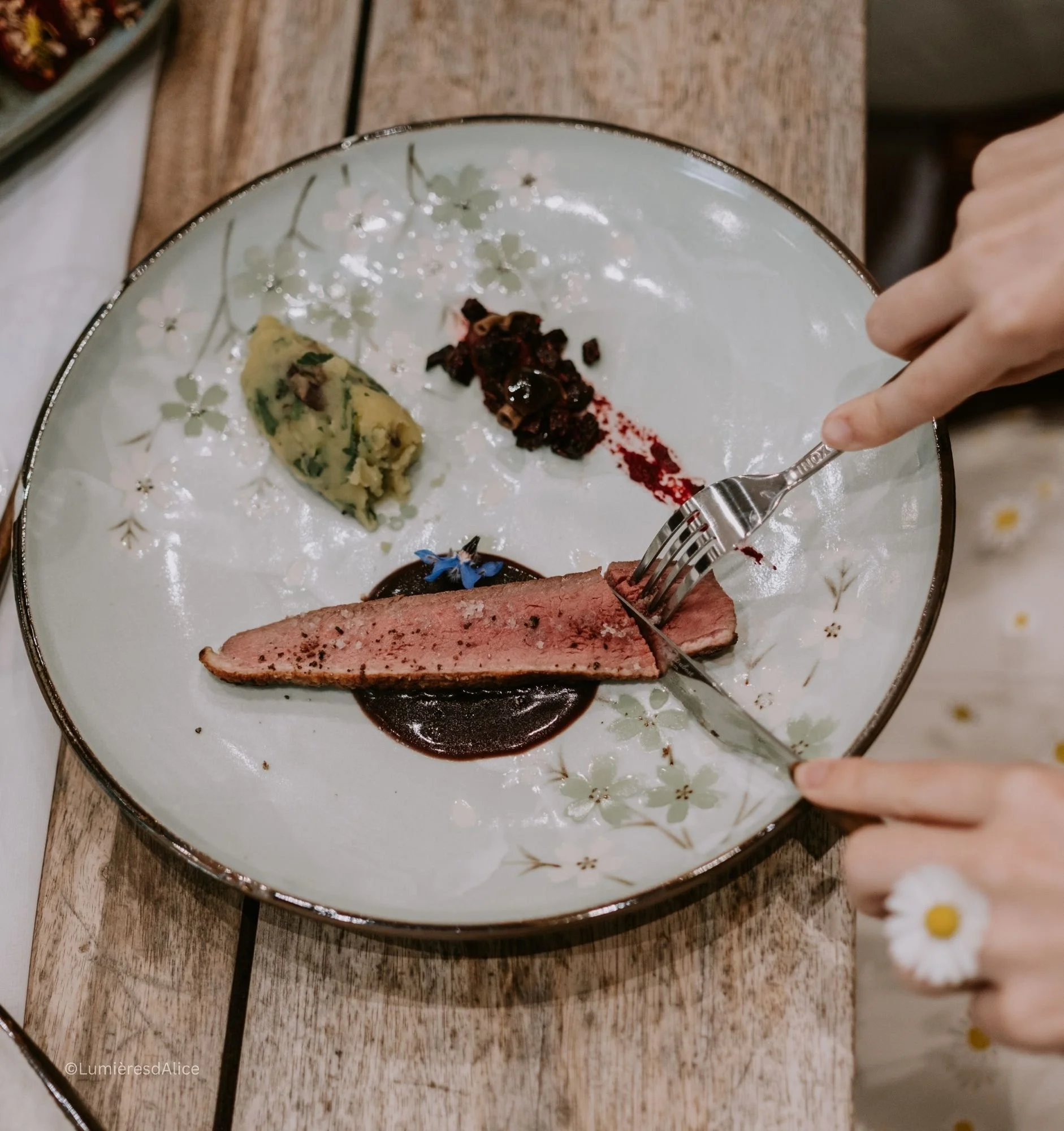 Service à l'assiette Haut de Gamme, traiteur événementiel mariage sur-mesure, Angers, Nantes, Saumur, Maine et Loire, Mayenne, Vendée.